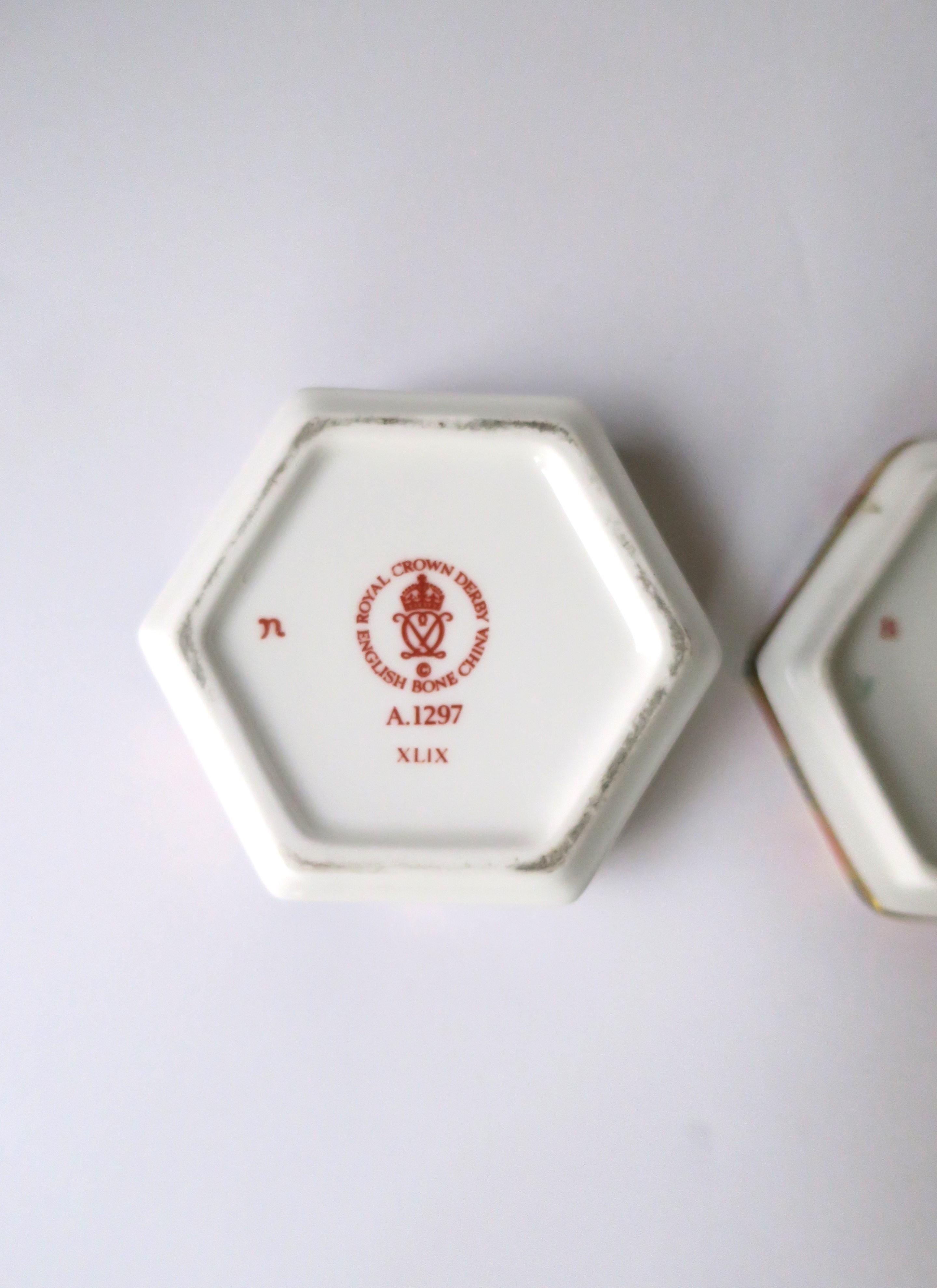 English Porcelain Jewelry Box For Sale 6