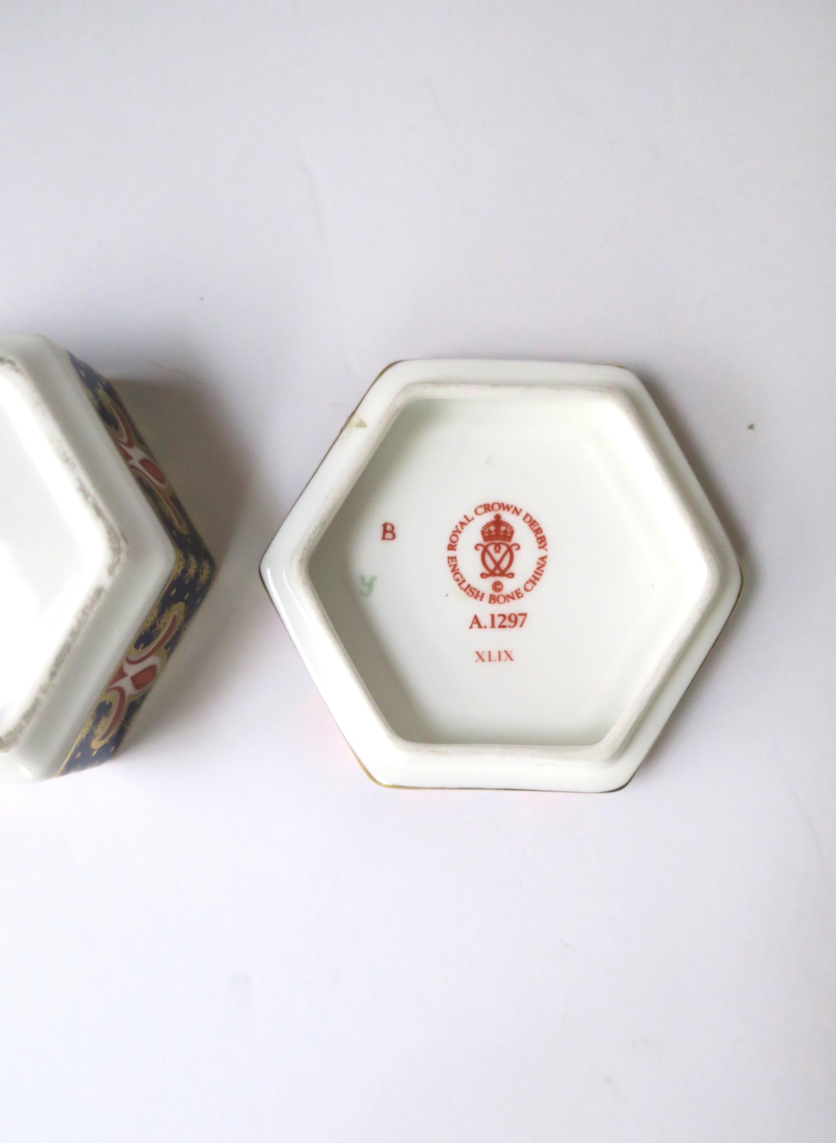 English Porcelain Jewelry Box For Sale 7