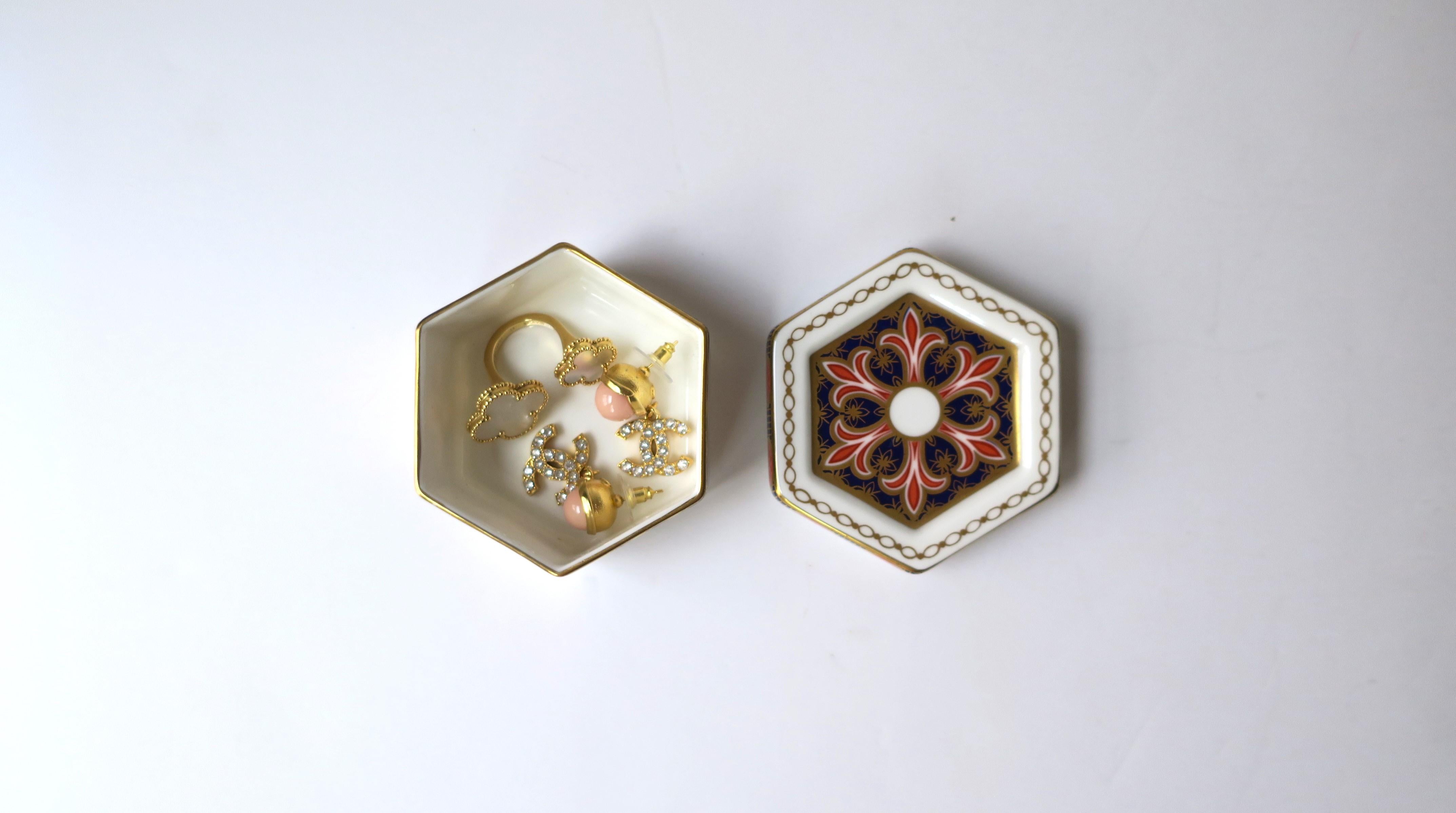 20ième siècle Boîte à bijoux en porcelaine anglaise en vente
