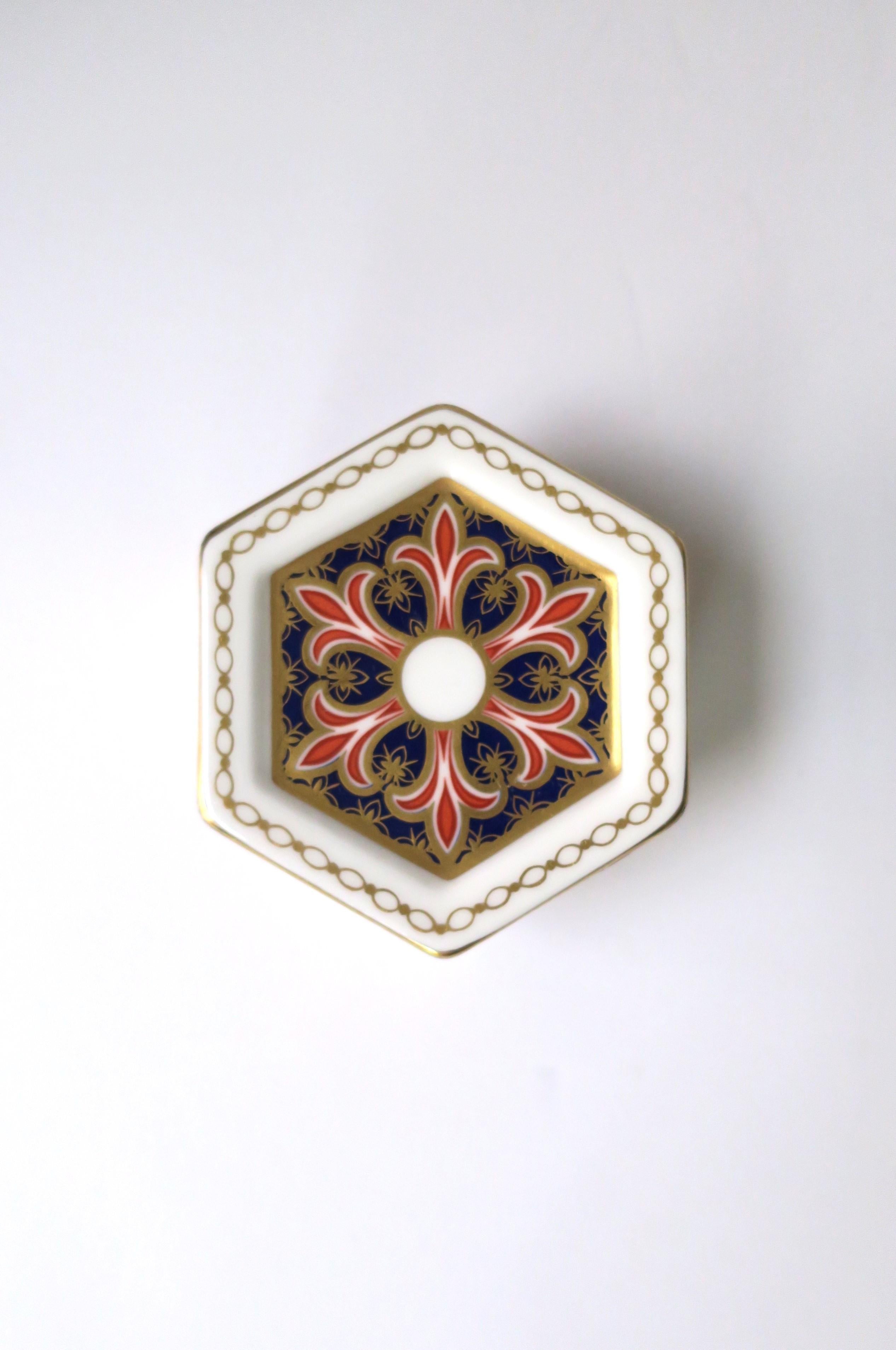 English Porcelain Jewelry Box For Sale 2