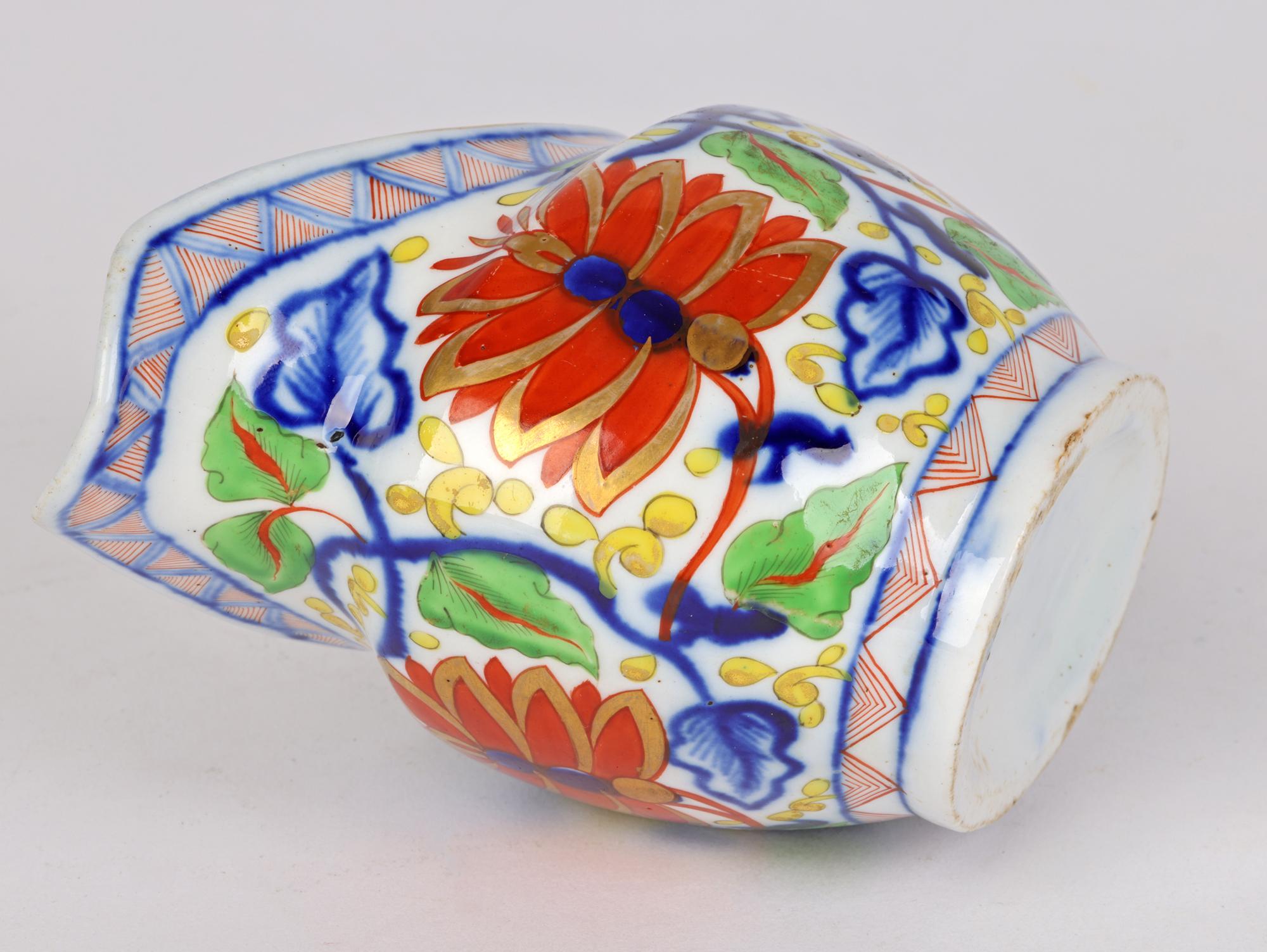Brocca dipinta in Imari Porcelain inglese a forma di Londra in vendita 2