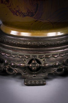 Vase Arts & Crafts en porcelaine lustrée anglaise monté en lampe, vers 1900