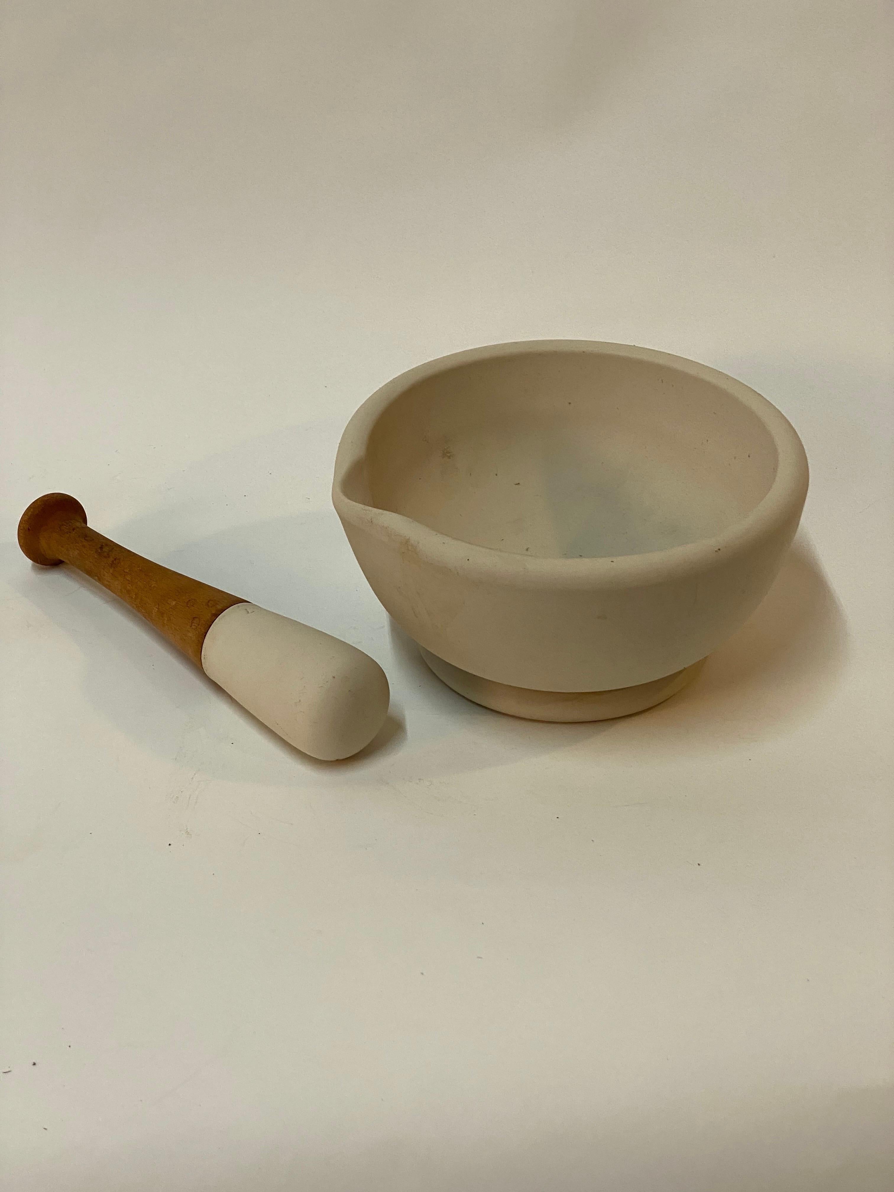 English Porcelain Mortar and Pestle #7 In Good Condition For Sale In Garnerville, NY