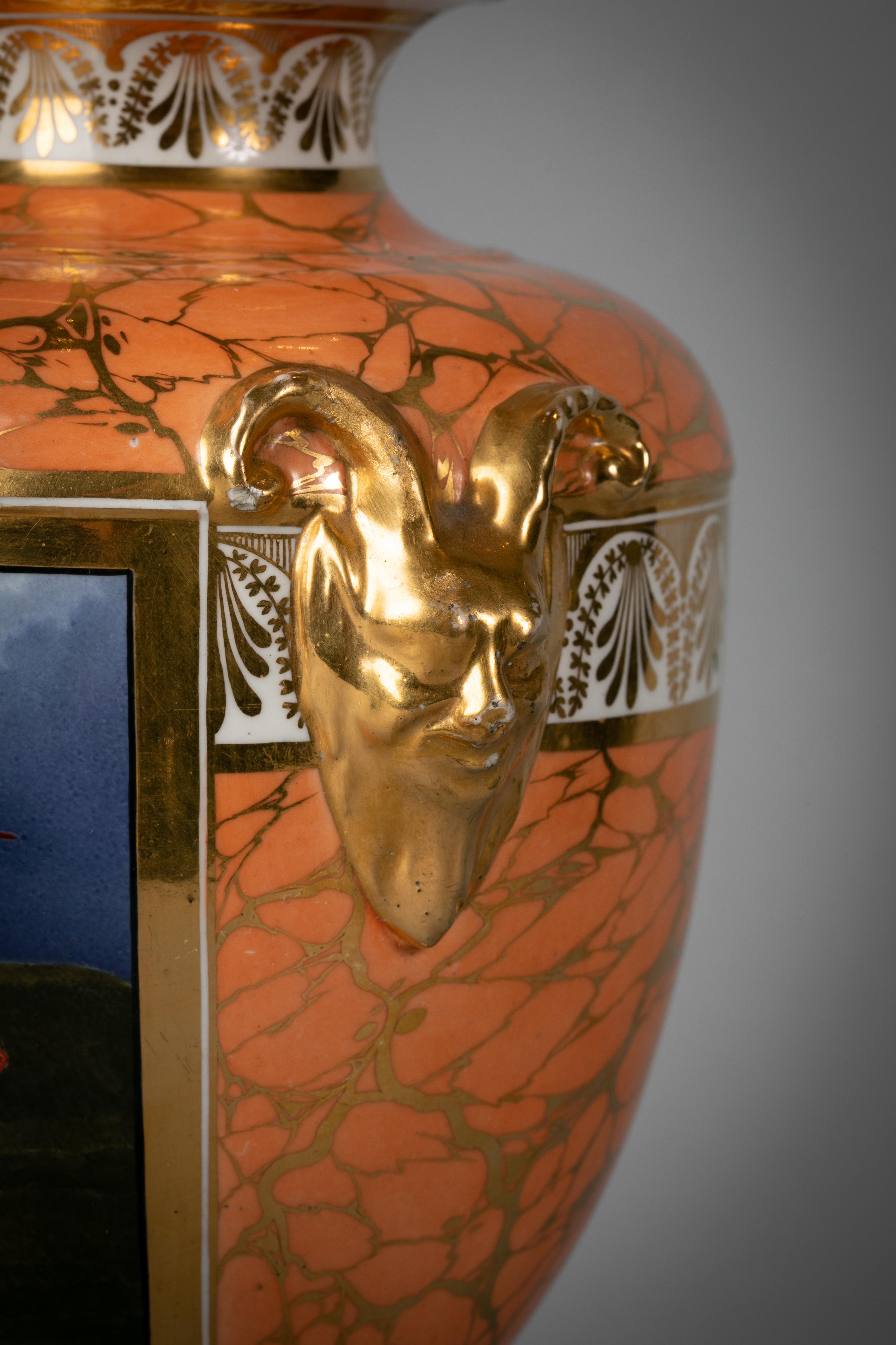 Vaso in porcellana inglese a fondo arancione, Chamberlains Worcester, circa 1800 In condizioni buone in vendita a New York, NY