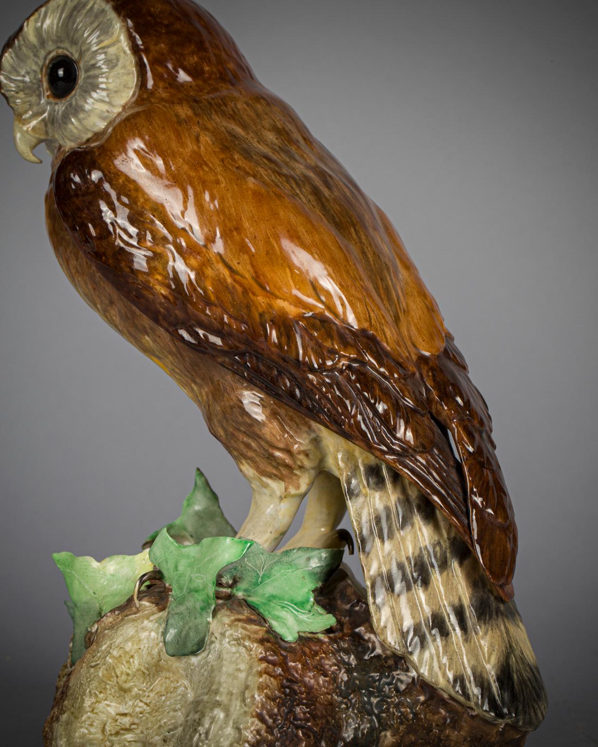 English Porcelain Owl, Royal Crown Derby, Mid-20th Century In Good Condition For Sale In New York, NY