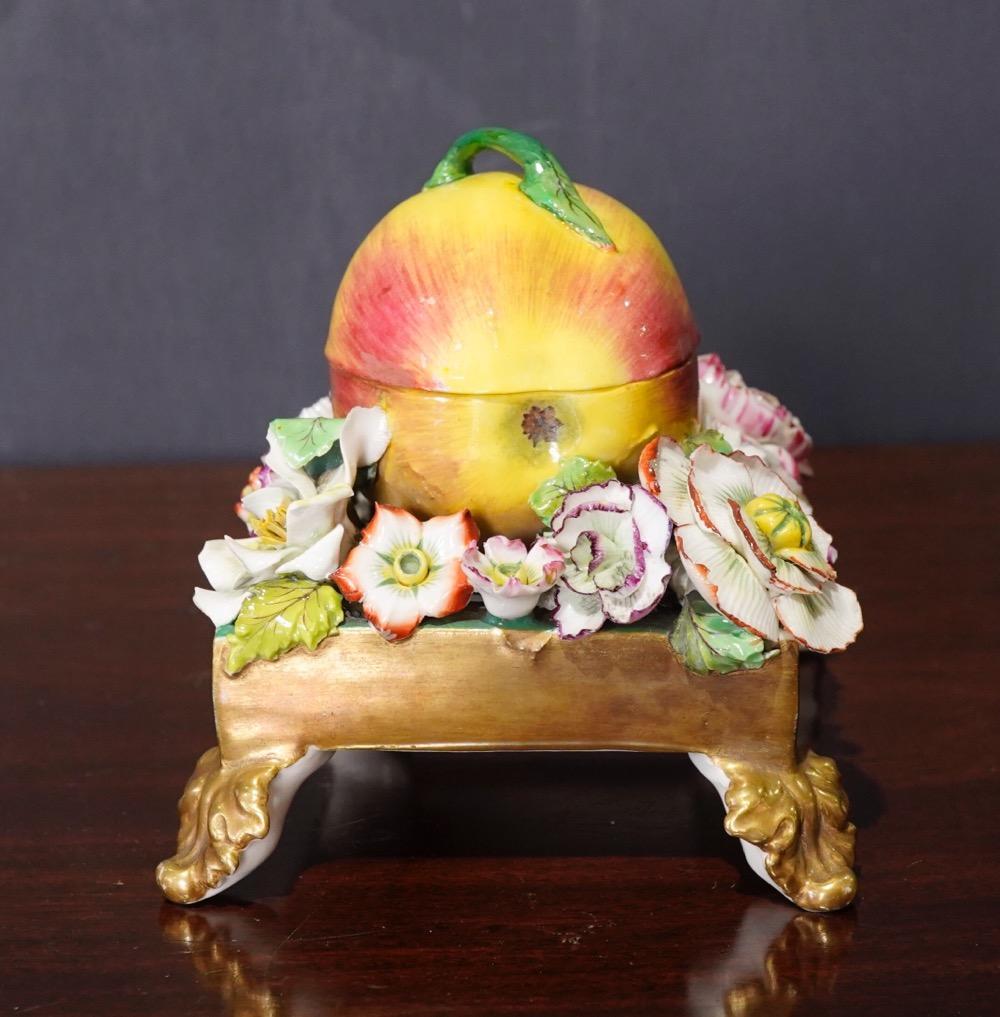 English Porcelain Pear-Form Inkwell, Flower Encrusted, circa 1835 For Sale 1