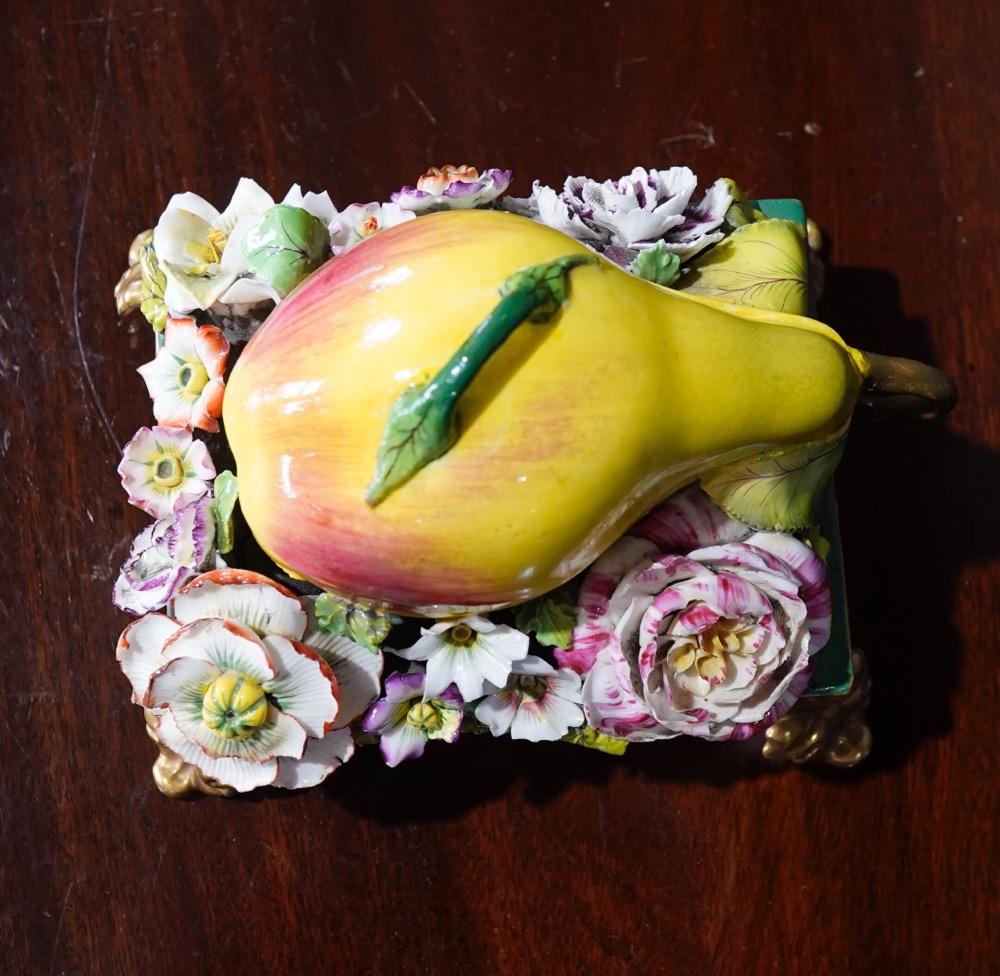 English Porcelain Pear-Form Inkwell, Flower Encrusted, circa 1835 For Sale 2