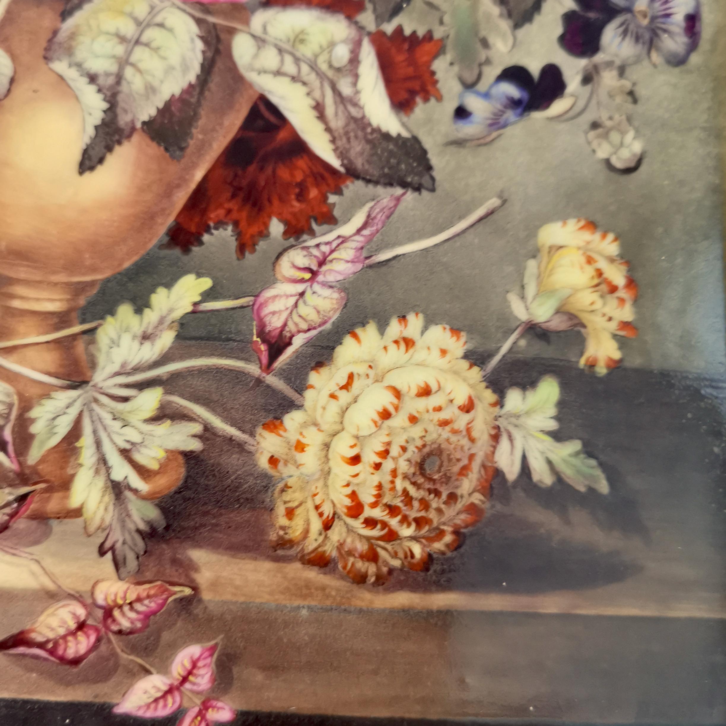 Plaque en porcelaine anglaise avec bouquet de fleurs, Régence, vers 1825 Bon état - En vente à London, GB