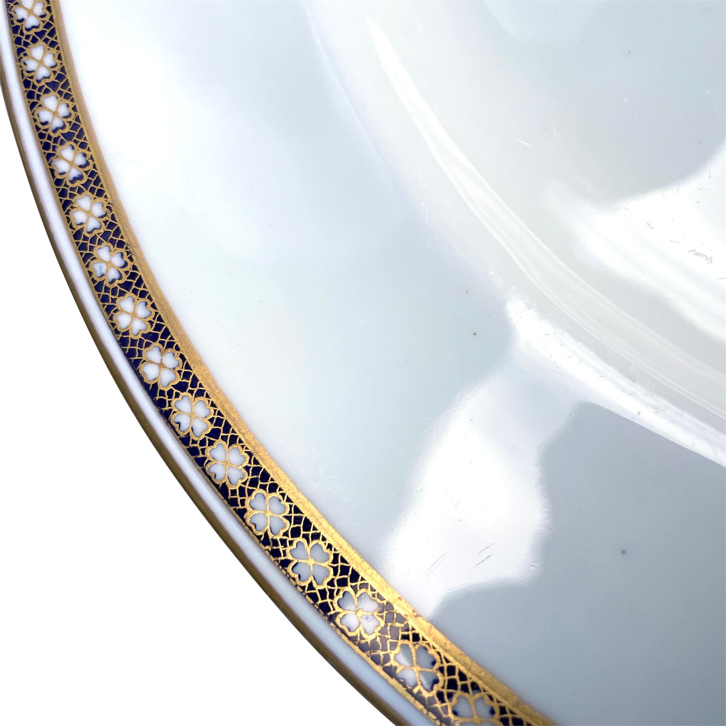 English Porcelain Platter with Gilt Clovers For Sale 1