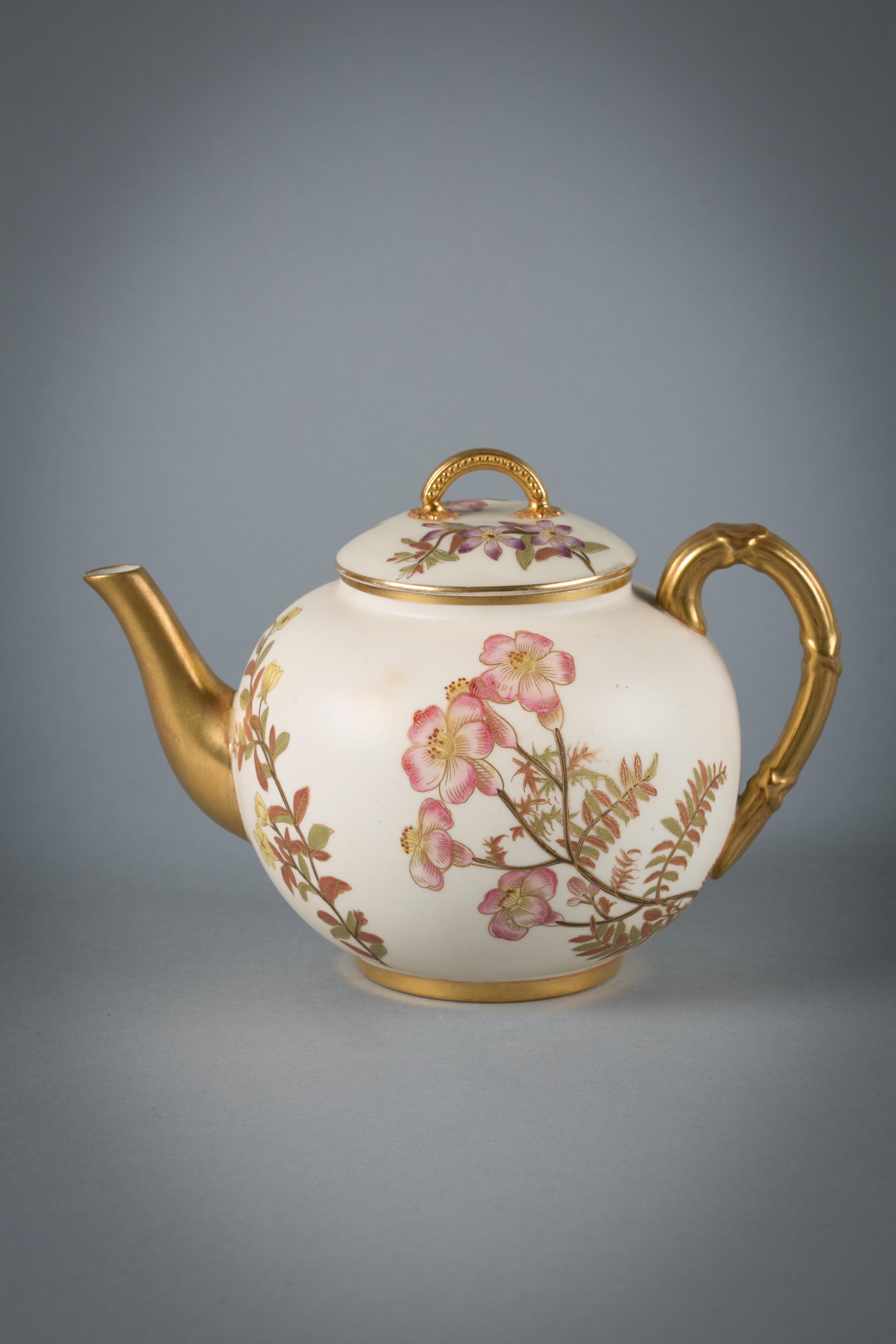 Anglais Pot en porcelaine anglaise, Royal Worcester, daté de 1888 en vente