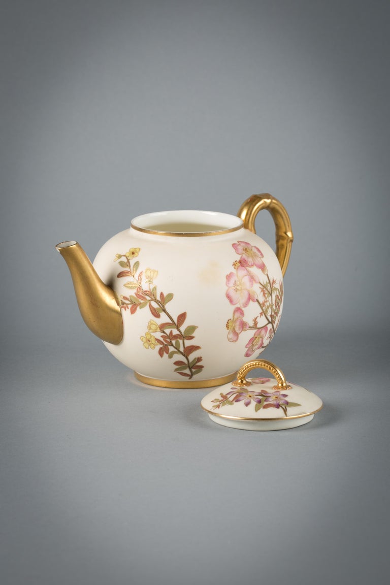 Late 19th Century English Porcelain Pot, Royal Worcester, Dated 1888 For Sale