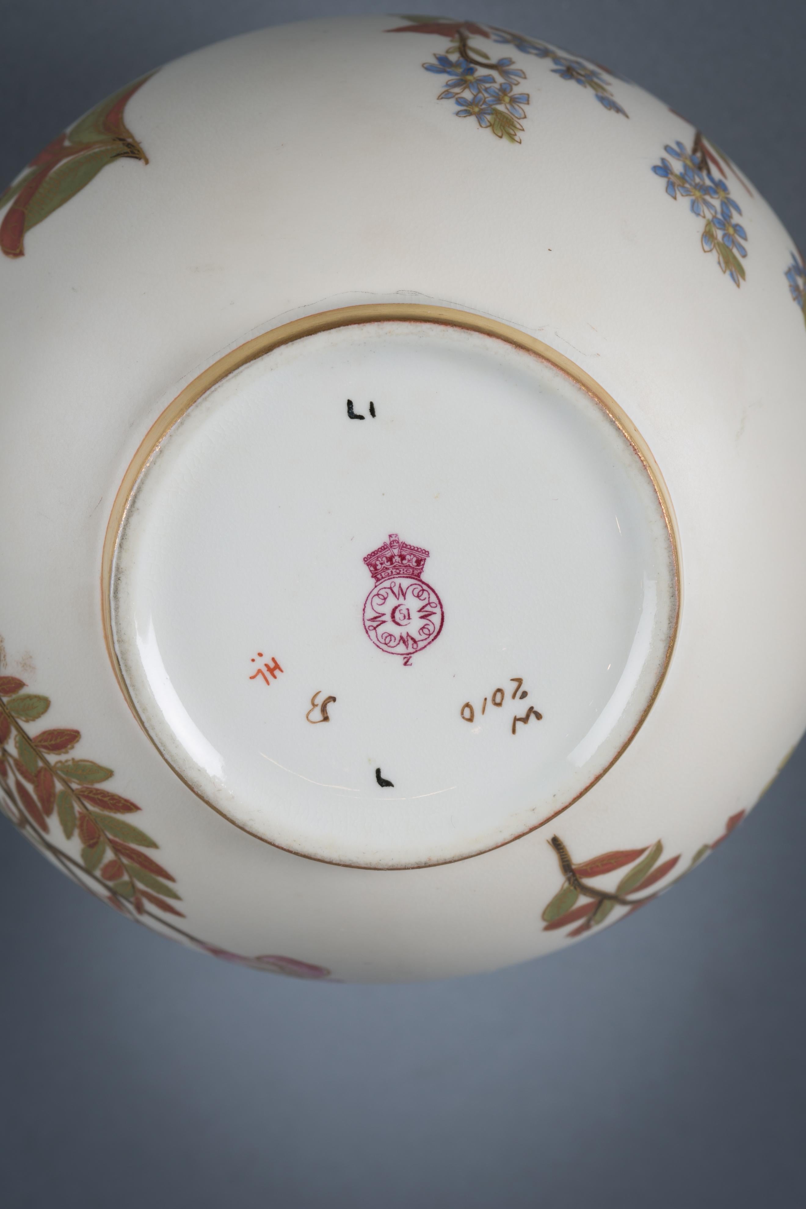 Pot en porcelaine anglaise, Royal Worcester, daté de 1888 en vente 1