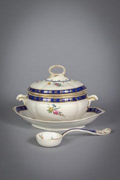 English Porcelain Sauce Tureen, Cover, Ladle and Dish, Derby, circa 1790