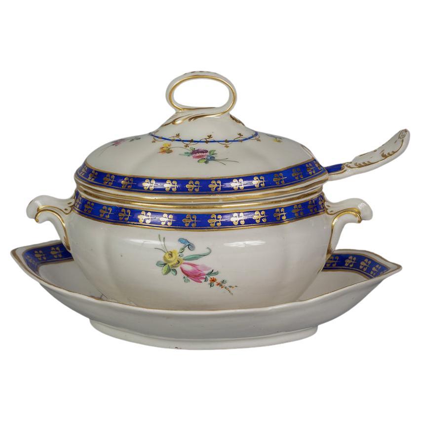 English Porcelain Sauce Tureen, Cover, Ladle and Dish, Derby, circa 1790