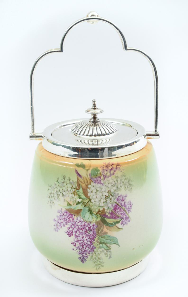 English Porcelain Silver Plate Covered Ice Bucket In Good Condition For Sale In Tarry Town, NY