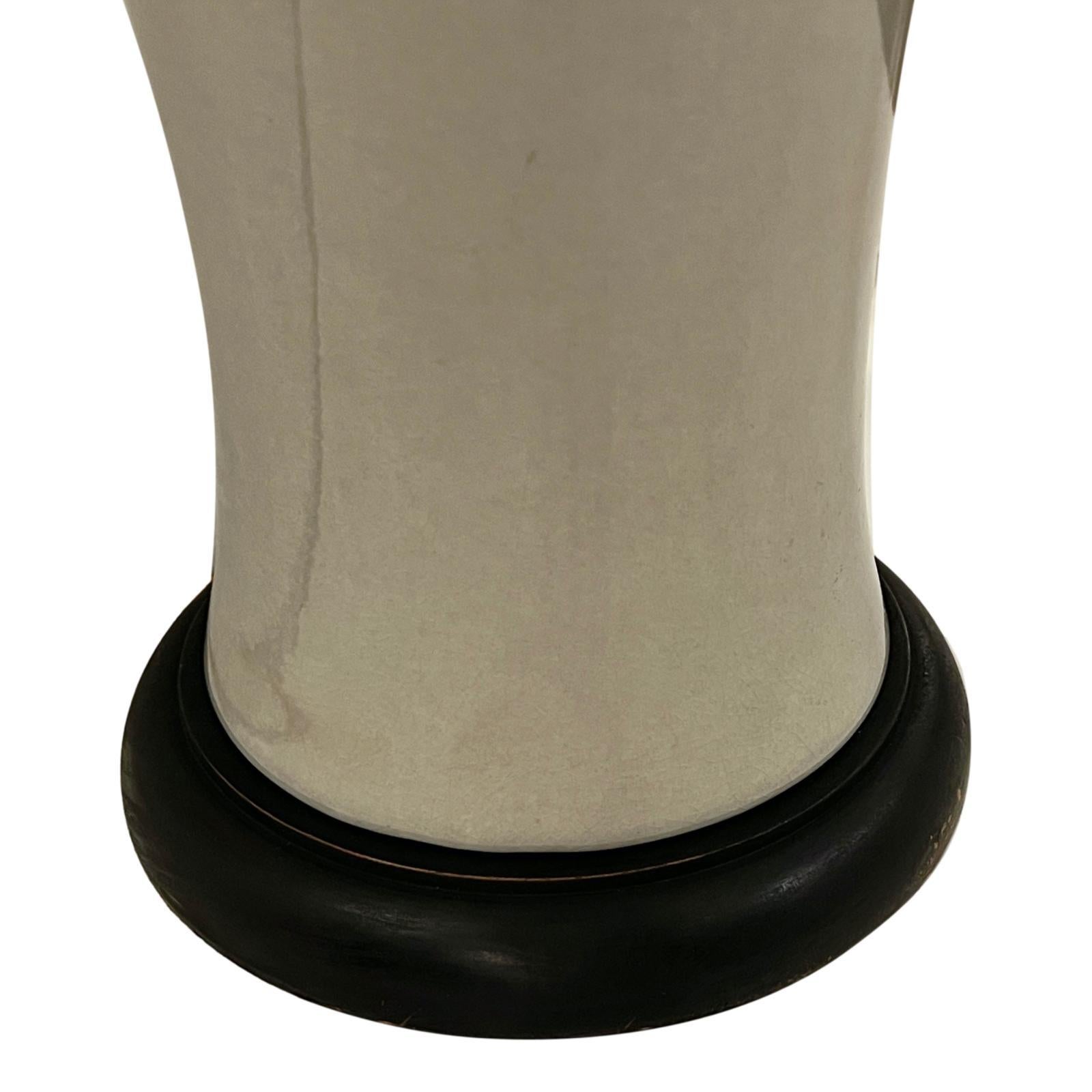 Englische Porzellan-Tischlampe (Glasiert) im Angebot