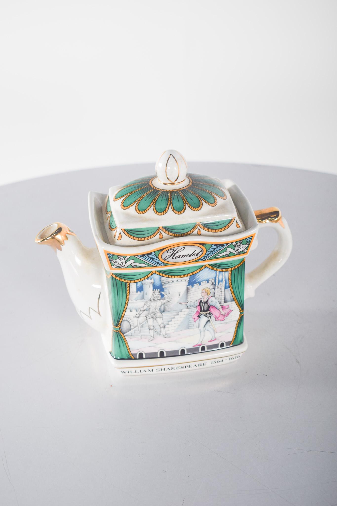 British English Porcelain Teapot Polychrome Decoration For Sale