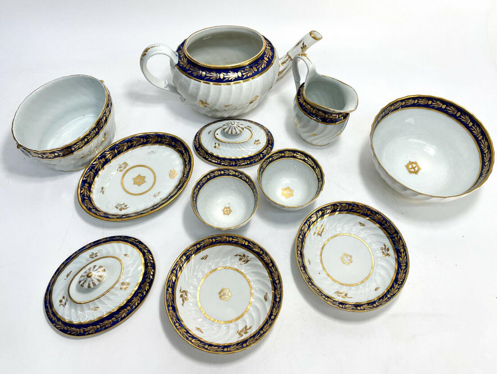 Doré Service à thé en porcelaine anglaise Tete-a-Tete, bleu cobalt et doré, début du XIXe siècle en vente