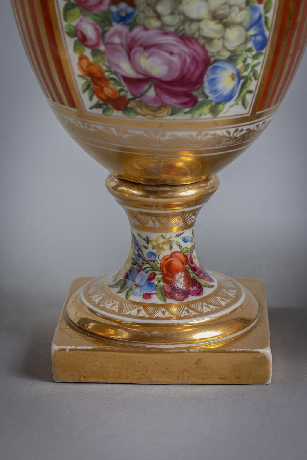 Porcelaine Garniture de trois pièces en porcelaine anglaise, Coalport, vers 1830 en vente