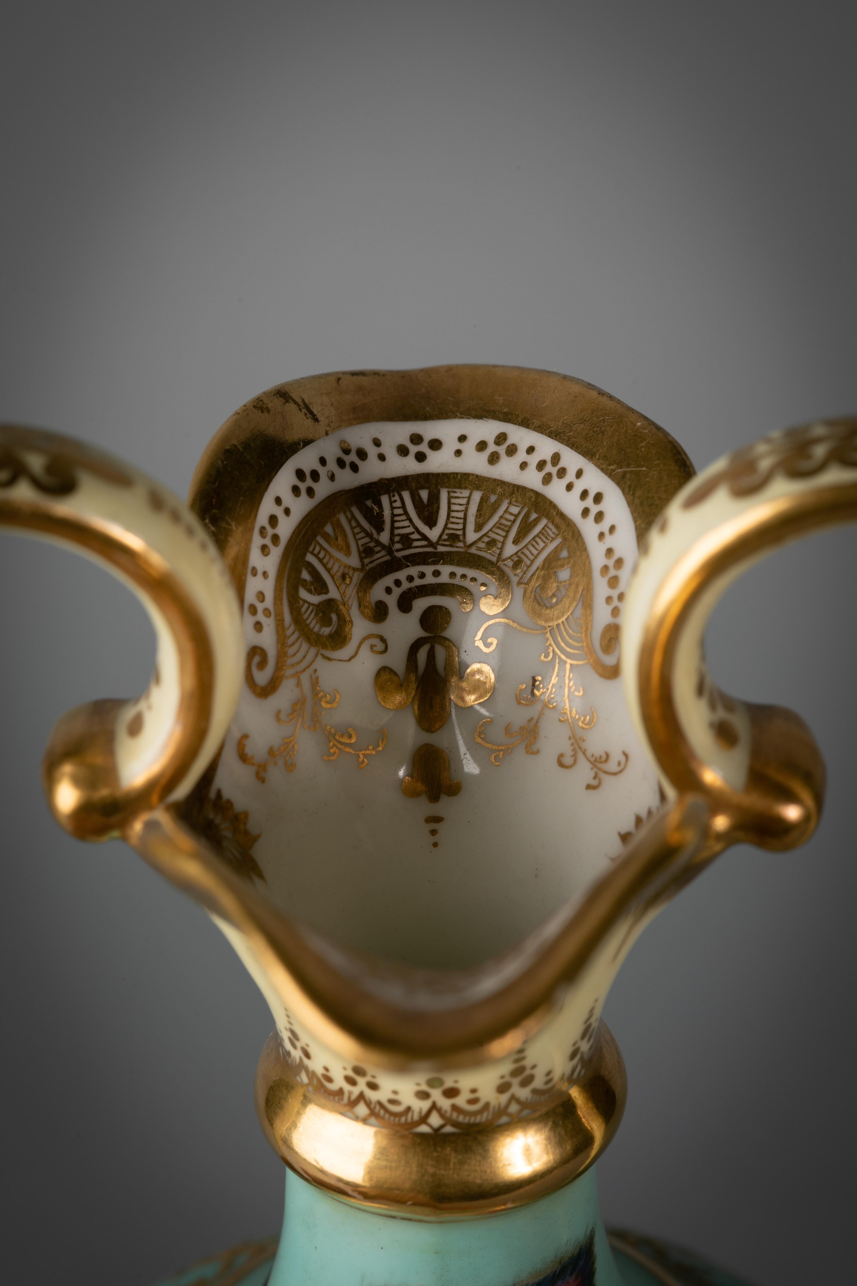 Englische Vase aus englischem Porzellan mit zwei Henkeln und Federn, Minton, um 1840 im Angebot 3