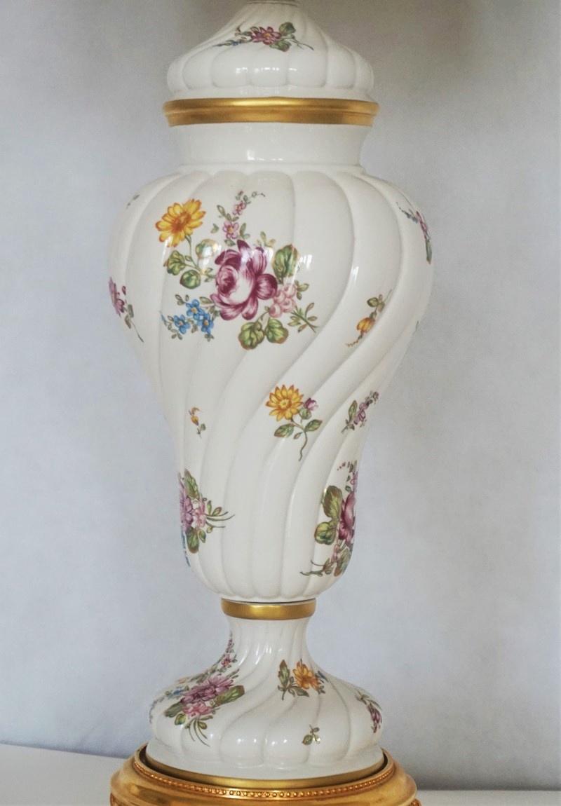 English Porcelain Vase Table Lamp by Louis Nichole, 1999 In Good Condition For Sale In Frankfurt am Main, DE
