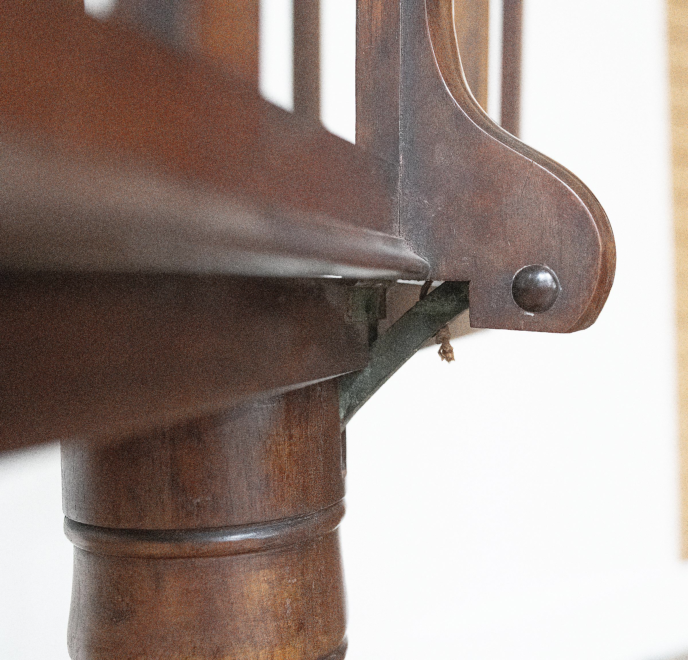 English Portfolio or Art Folio Stand of Turned Walnut on Pedestal Base For Sale 7