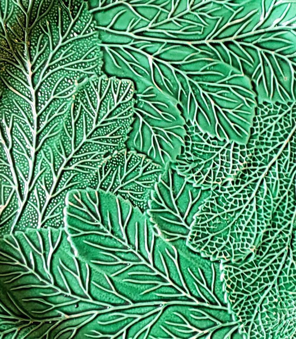 Assiette à feuilles émaillée verte de style Régence anglaise, Brameld, Yorkshire Bon état - En vente à Downingtown, PA