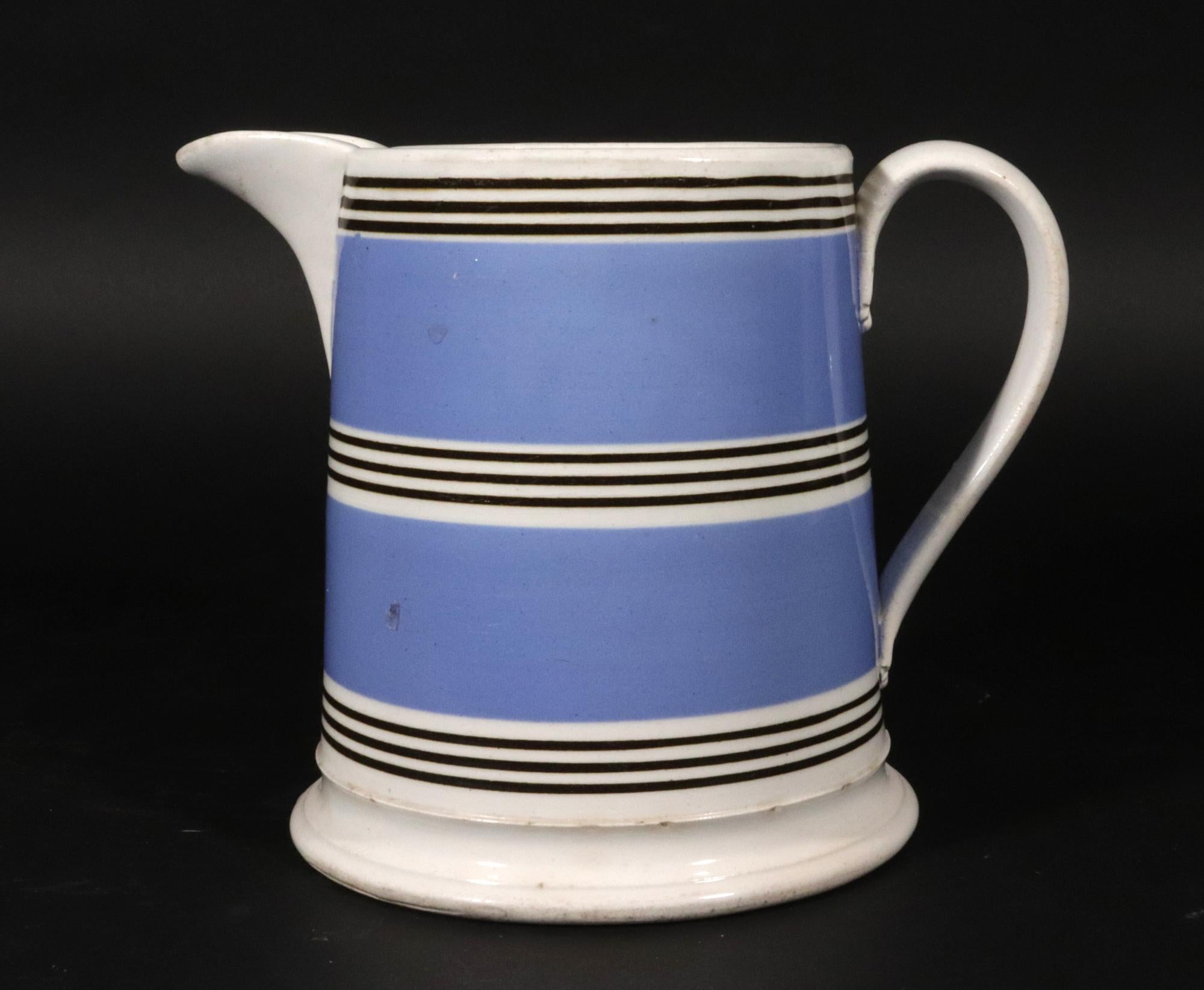 Début du XIXe siècle Poterie Anglaise Pichet Bleu Bandé Mocha en vente