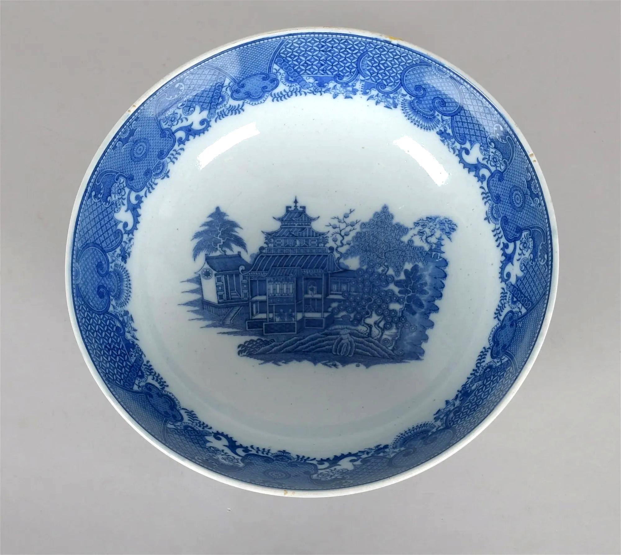 Georgiano Ciotola in ceramica inglese Pearlware Blue Chinoiserie in vendita