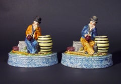 Englische Perlenware-Figuren von Matrosen aus Keramik