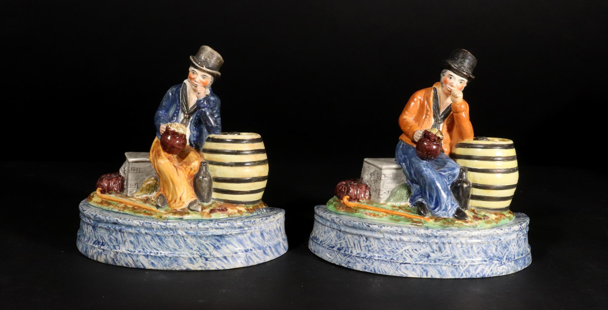 Anglais Figures de marins en poterie perlée anglaise en vente