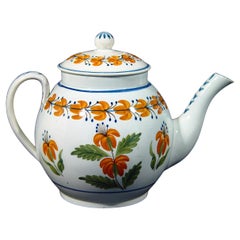 Théière en céramique perlée avec inhabituelles fleurs orange de Prattware