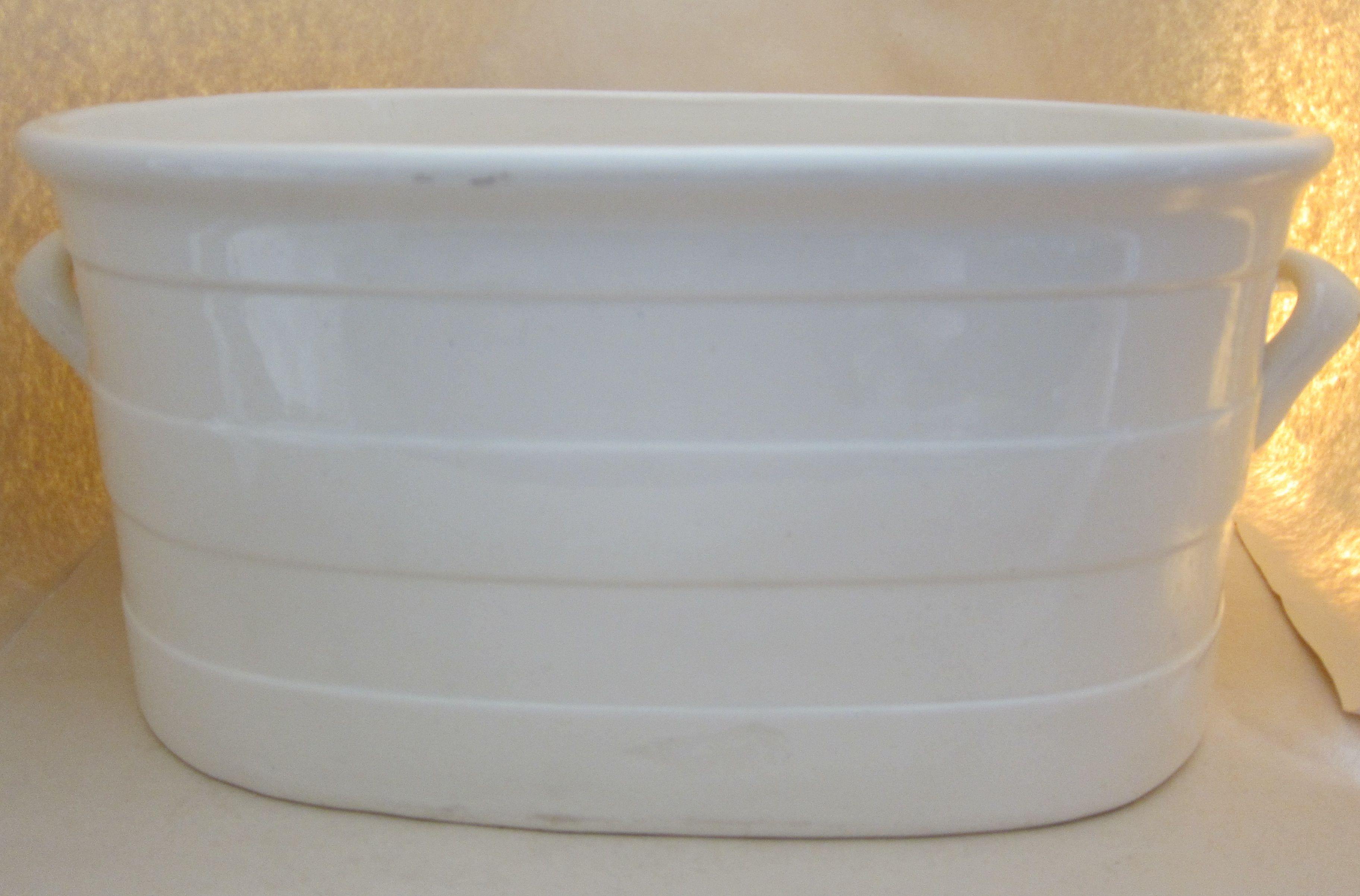 English Pottery White Two Handled Footbath In Good Condition In London, GB