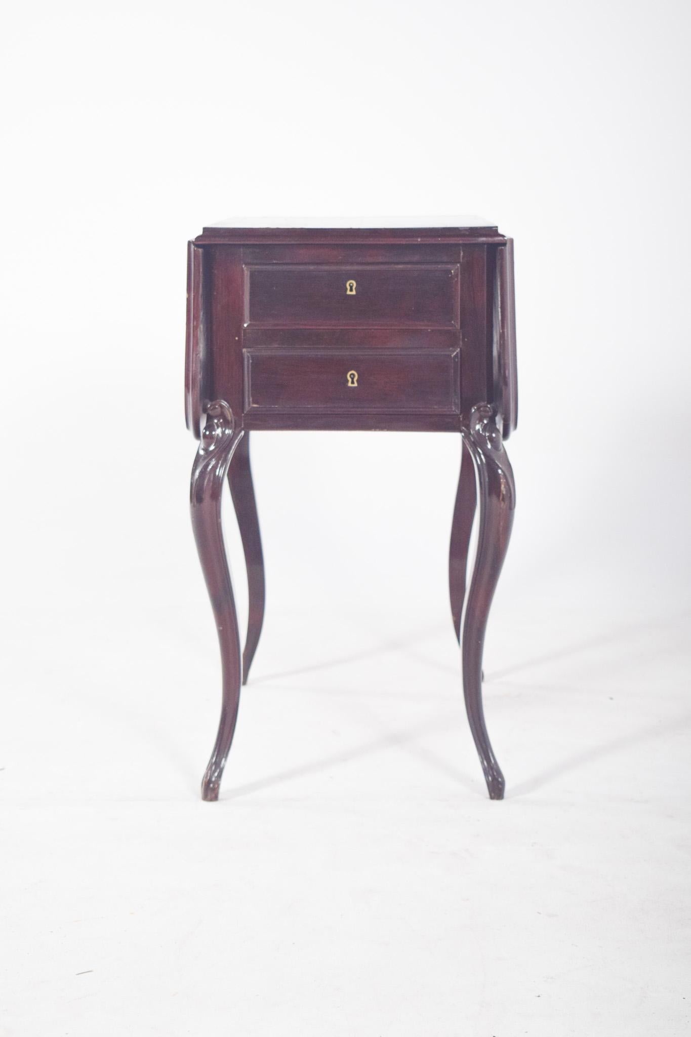 Romantique English Potty Table with Flaps en vente
