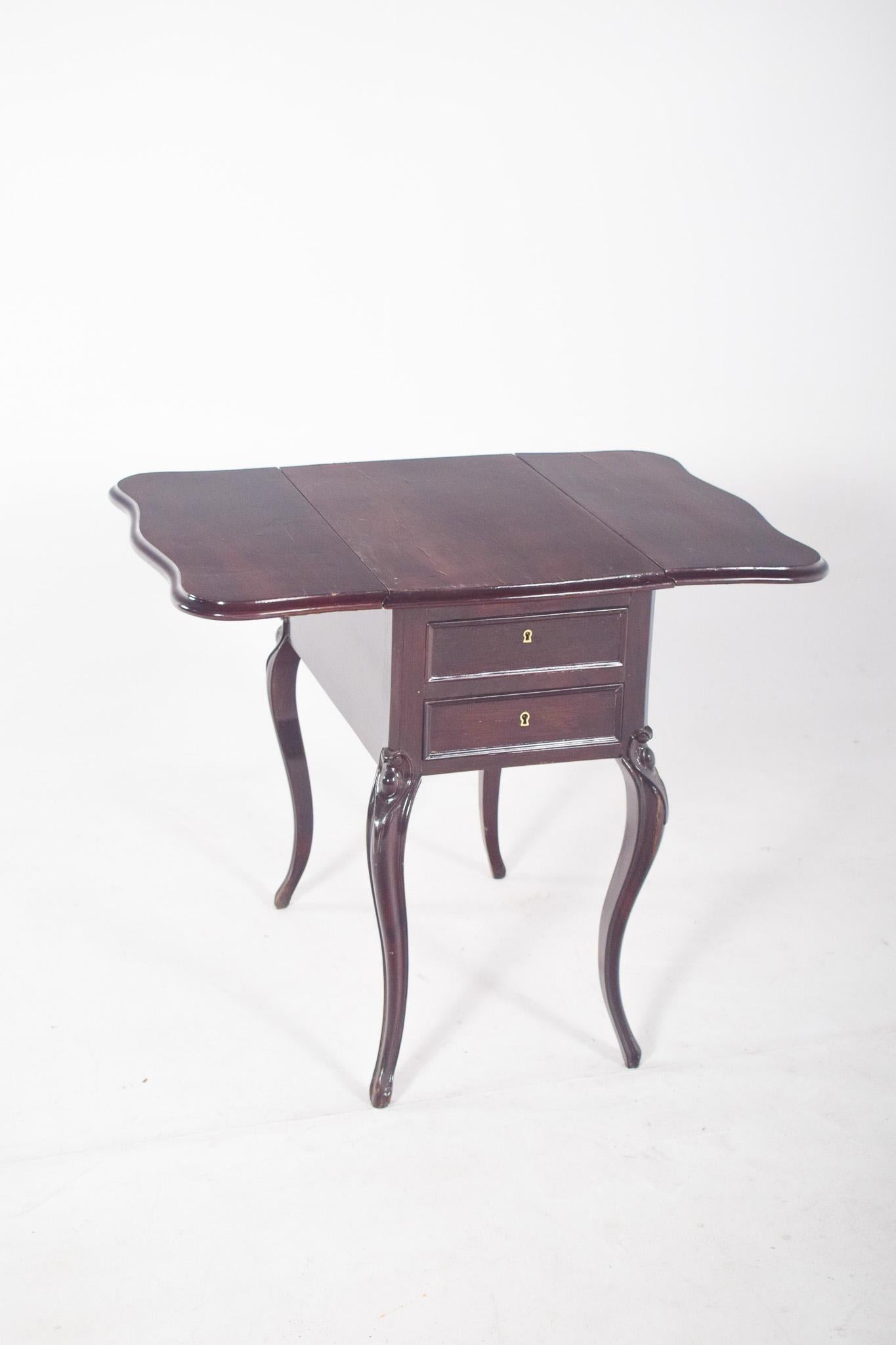 20ième siècle English Potty Table with Flaps en vente