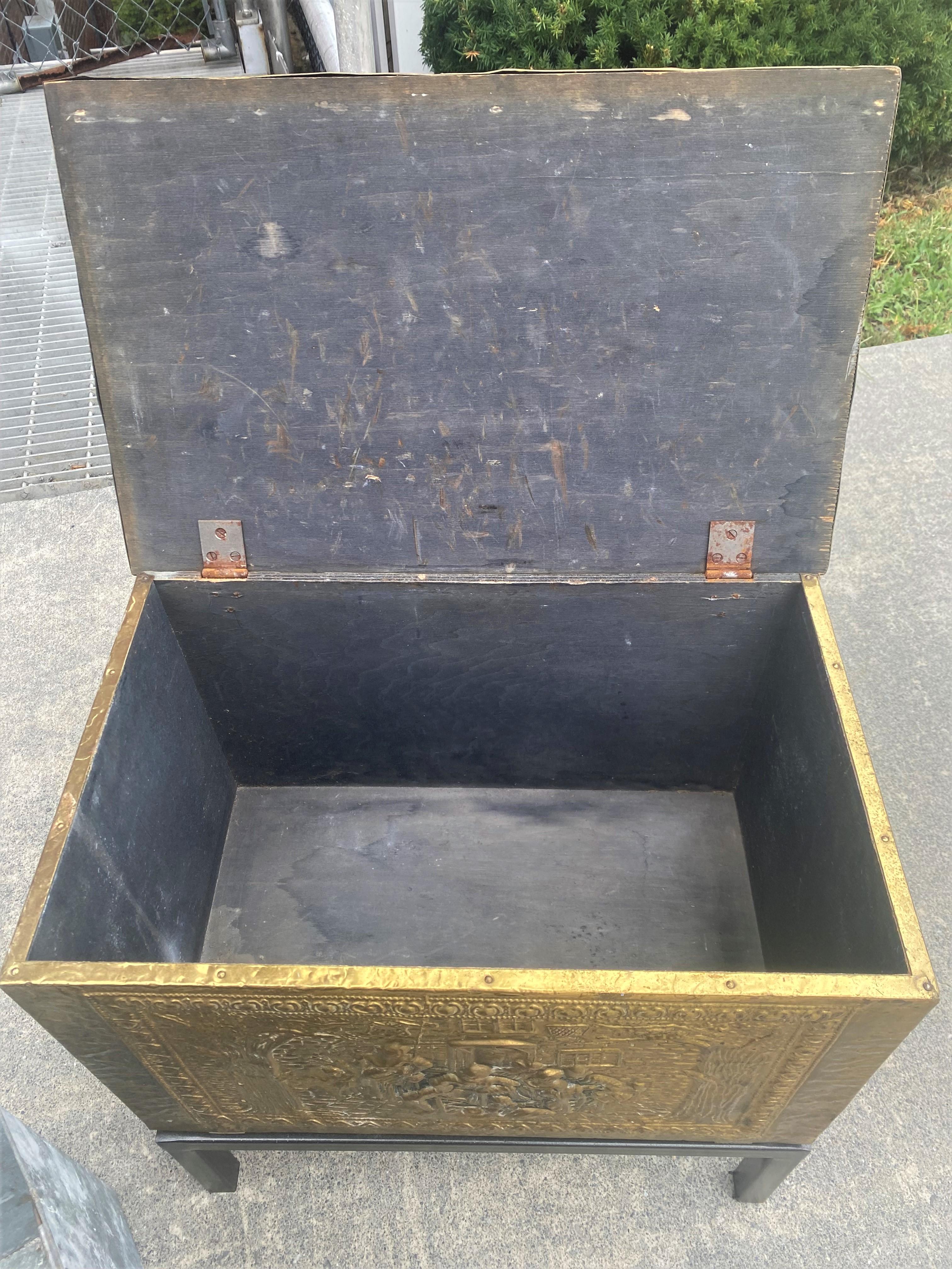 English Press Minted Brass Pub/Tavern Scene Wood Kindling Storage Box on Stand  For Sale 2