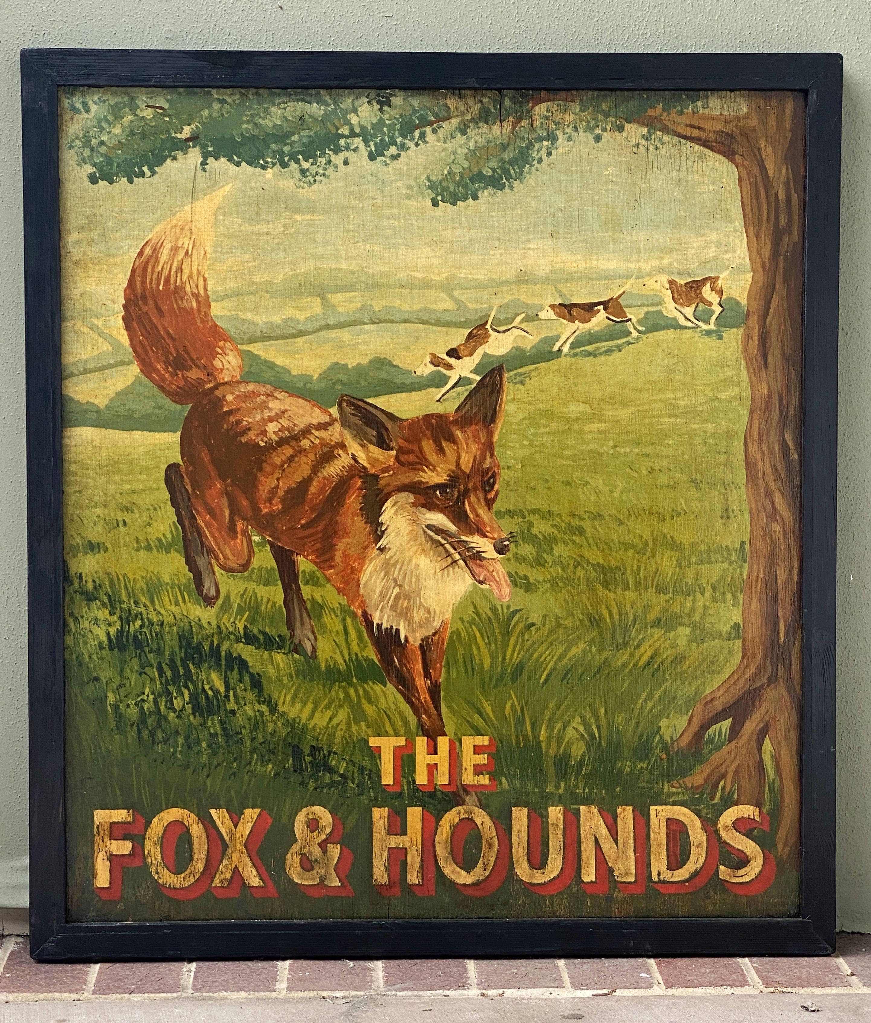 Authentique enseigne de pub anglais (unilatérale) représentant une peinture d'un renard poursuivi par trois chiens de chasse, intitulée : The Fox & Hounds

Un très bel exemple d'œuvre d'art publicitaire vintage, prêt à être exposé.