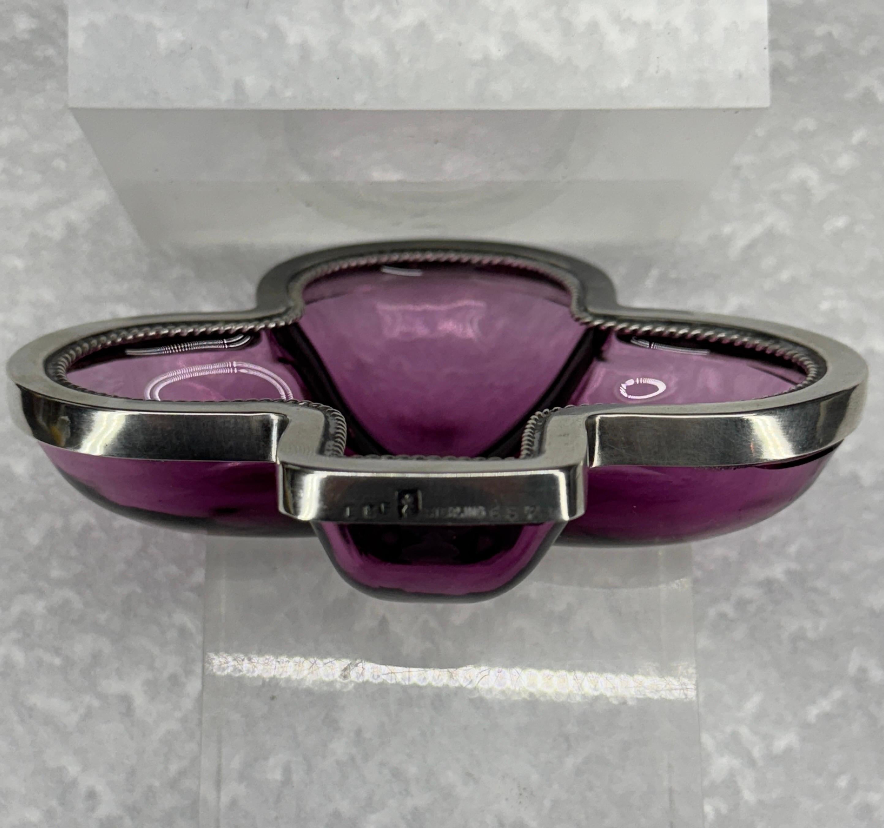Piatto da viaggio inglese con ametista viola e trifoglio in argento sterling in vendita 3