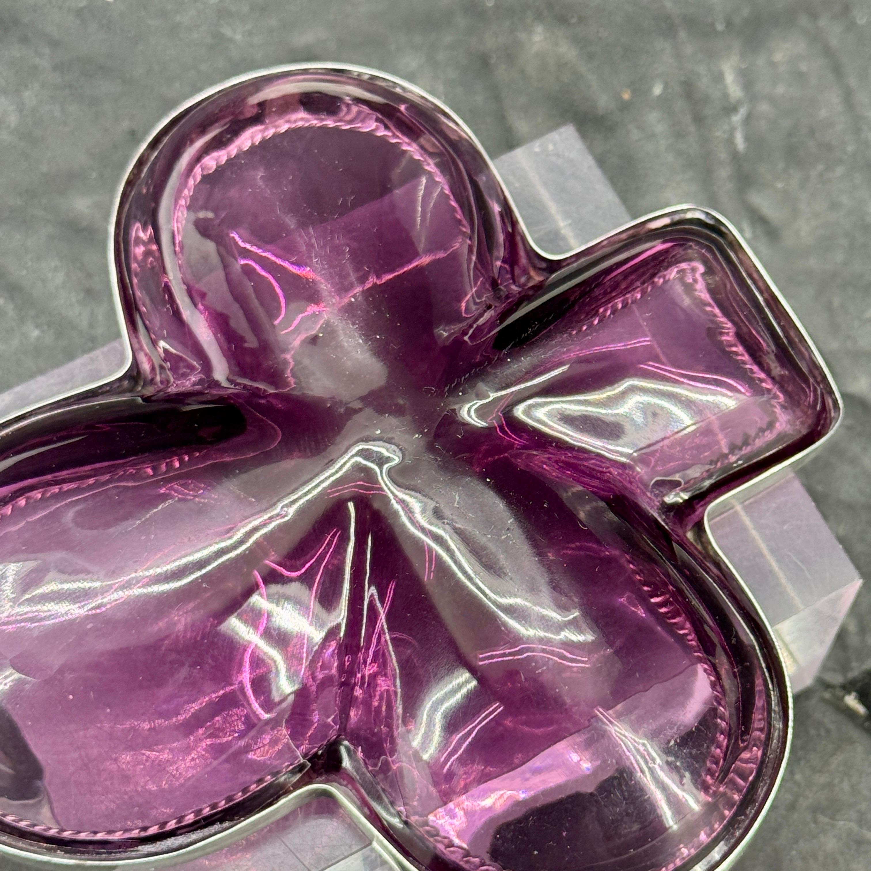 Piatto da viaggio inglese con ametista viola e trifoglio in argento sterling in vendita 10