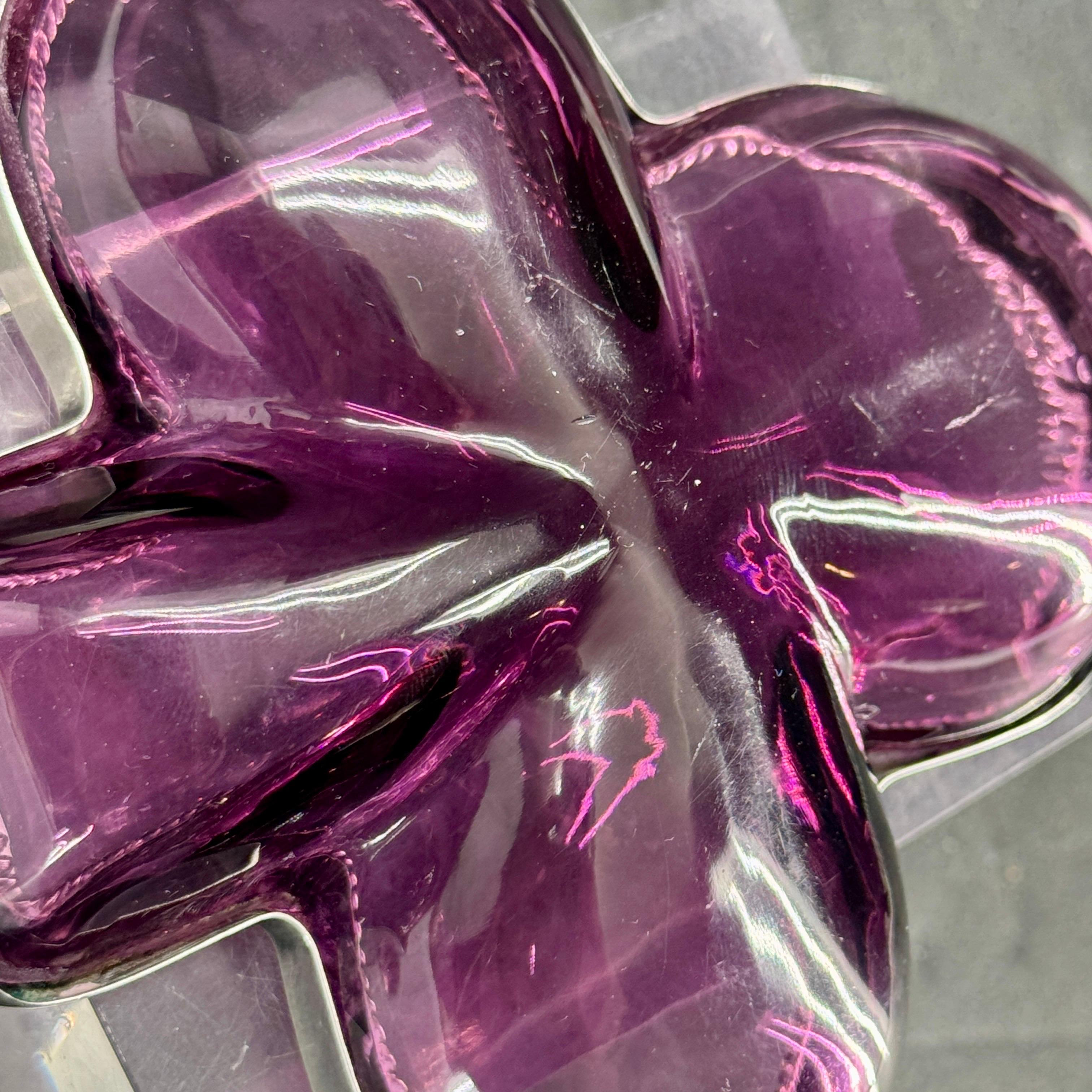 Piatto da viaggio inglese con ametista viola e trifoglio in argento sterling in vendita 11