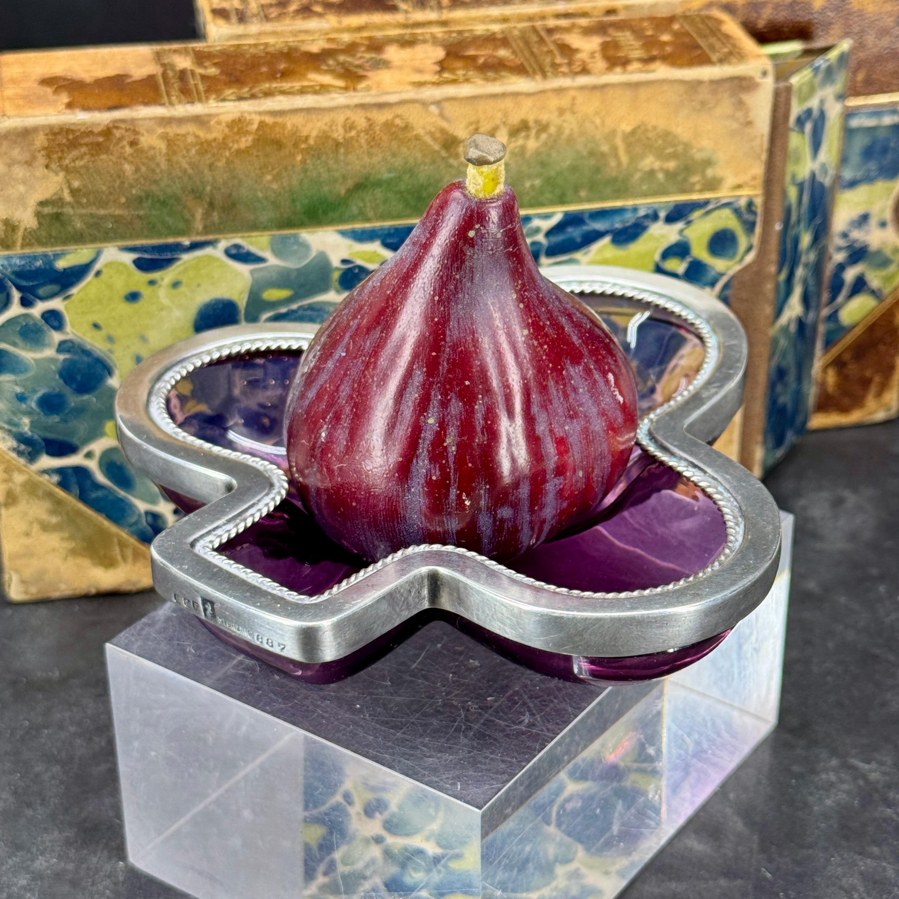 Fatto a mano Piatto da viaggio inglese con ametista viola e trifoglio in argento sterling in vendita