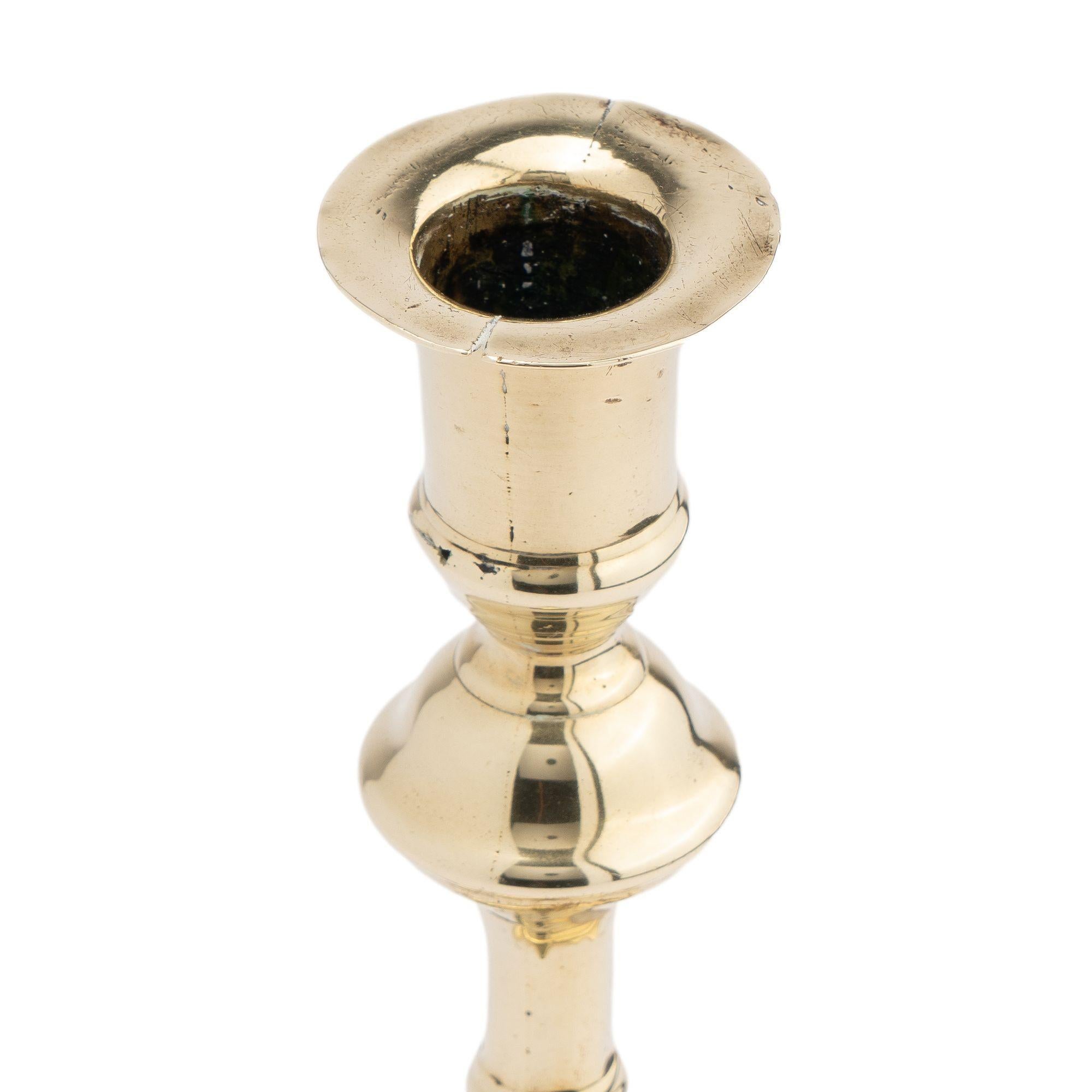 English Queen Anne brass candlestick, 1745 In Good Condition For Sale In Kenilworth, IL