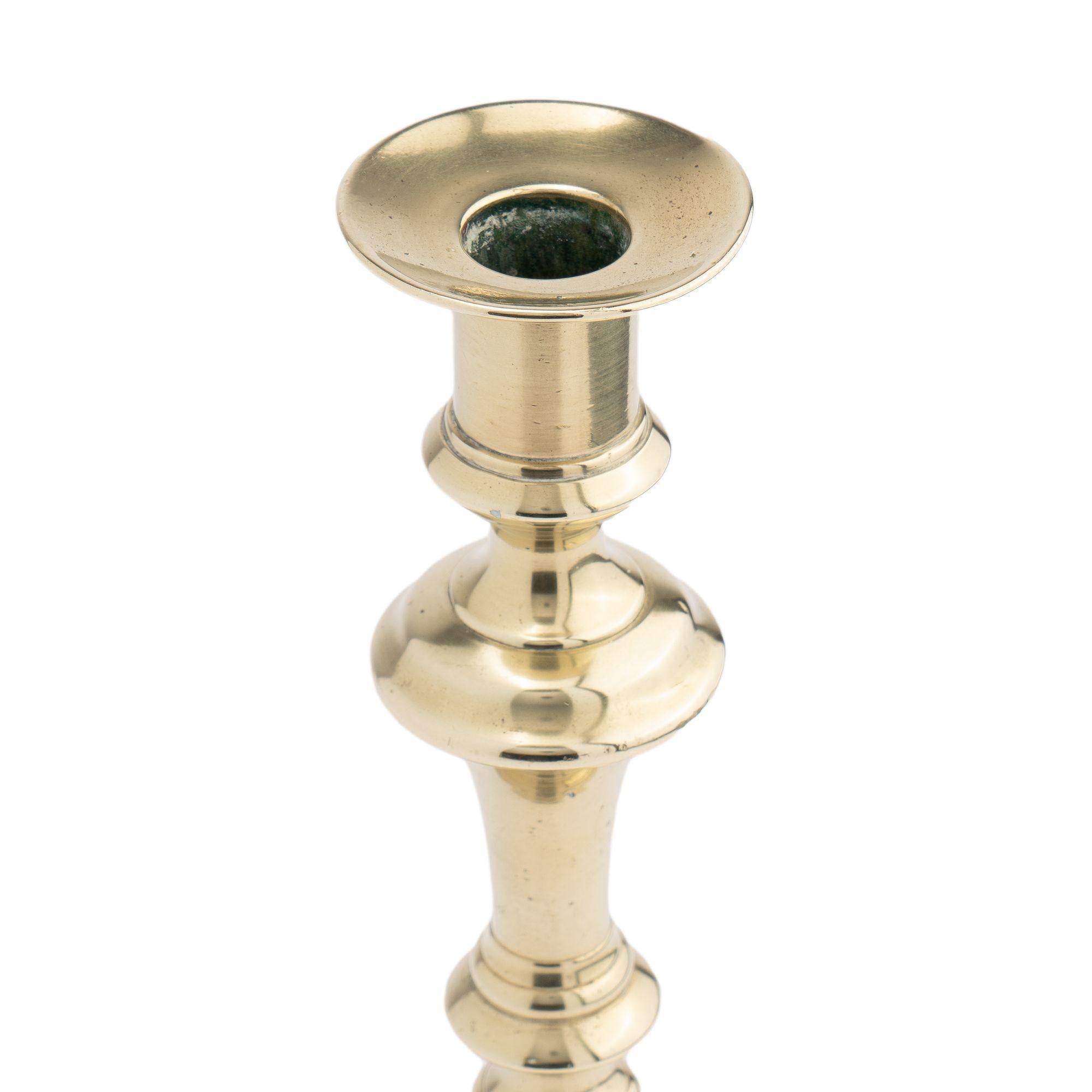 18th Century English Queen Anne brass candlestick with knob stem, 1770 For Sale