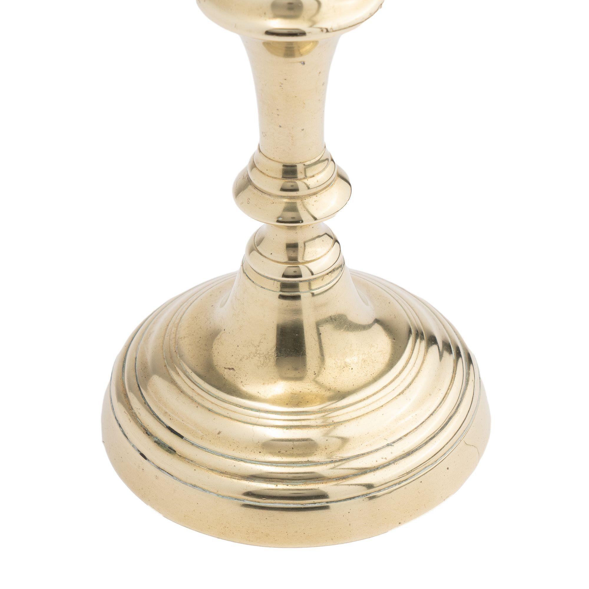 Brass English Queen Anne brass candlestick with knob stem, 1770 For Sale