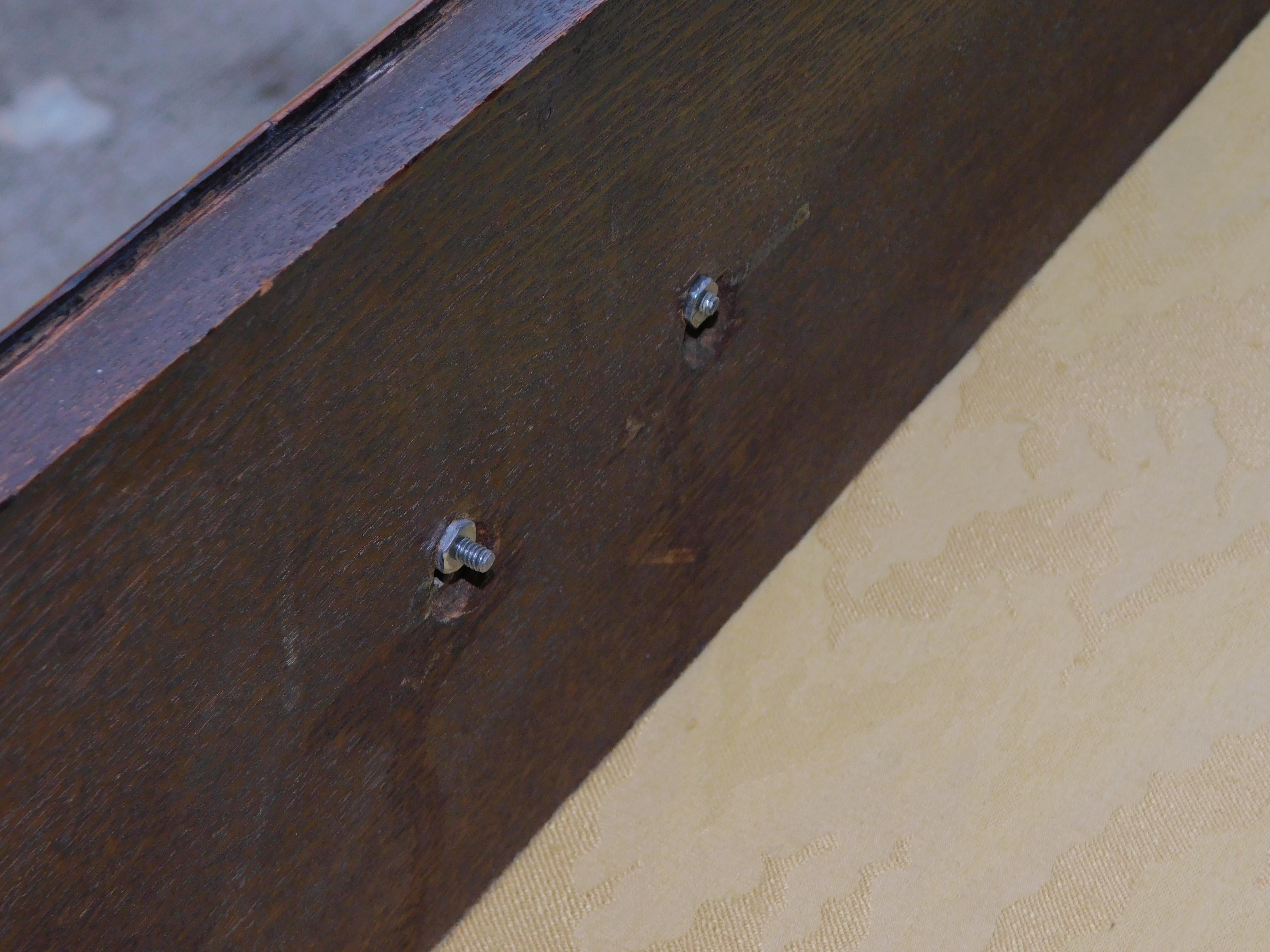 English Queen Anne Burl Walnut Chest on Chest w/ Brushing Slide on Feet, C. 1720 in vendita 9