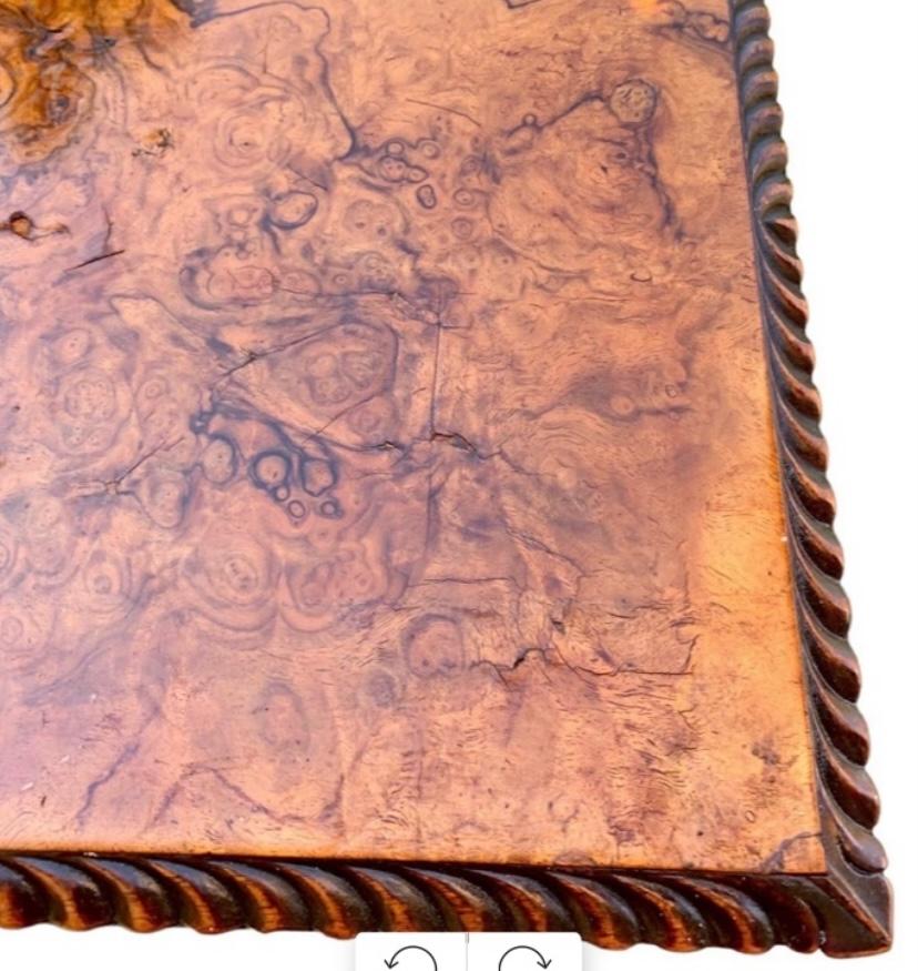 Englischer Queen Anne Tisch aus geschnitztem Nussbaum, 19. (Frühes 19. Jahrhundert) im Angebot