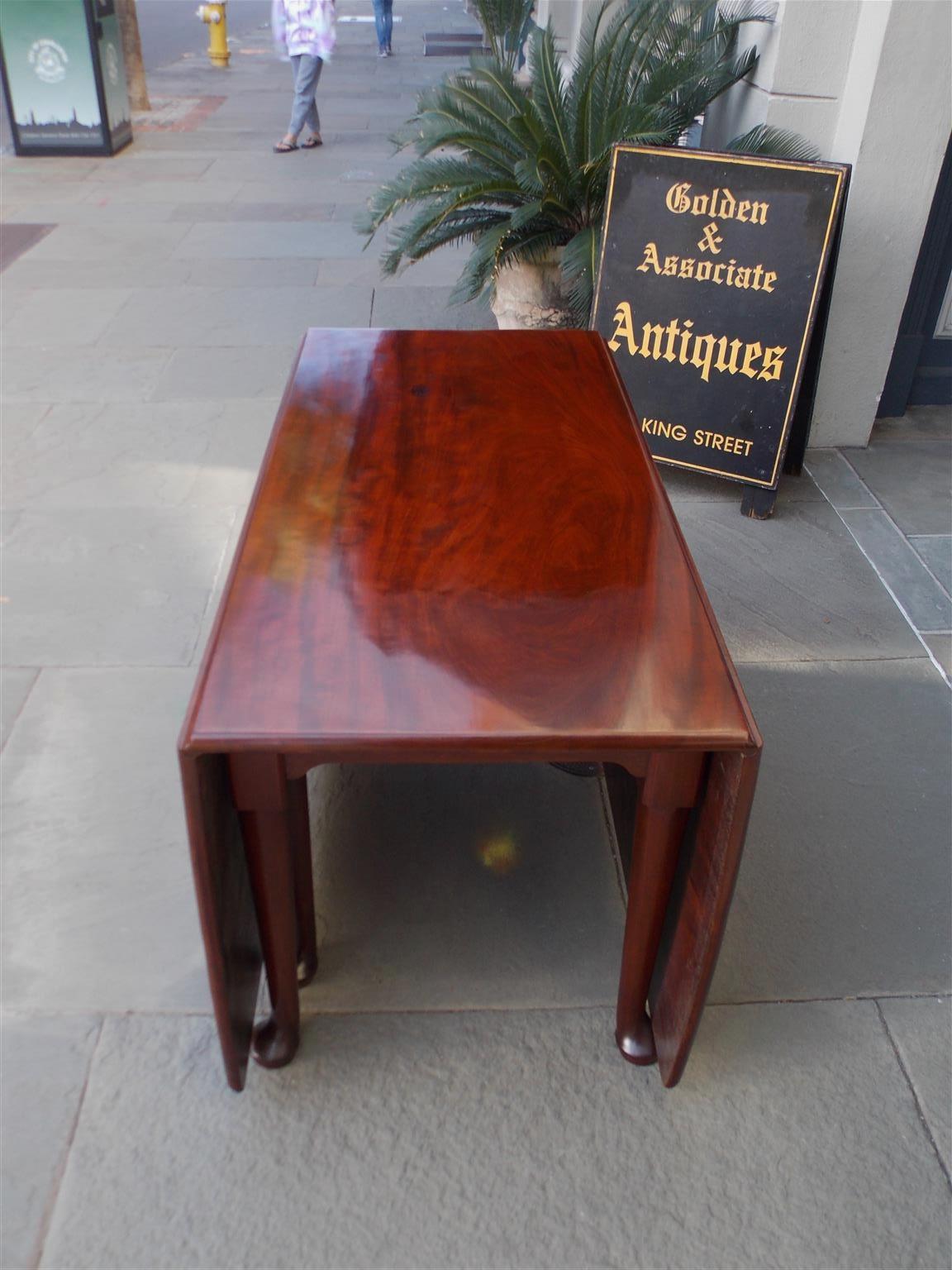 Mid-18th Century English Queen Anne Cuban Mahogany Drop Leaf Dining Table with Pad Feet, C. 1730 For Sale