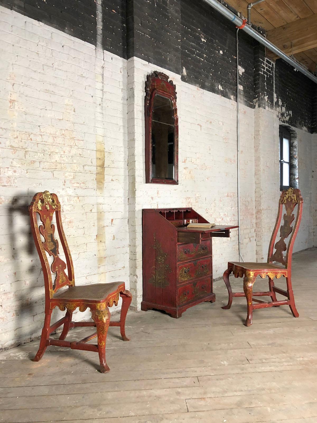 Bureau/commode anglais Queen Anne du début du 18e siècle en laque rouge de style chinoiserie en vente 3