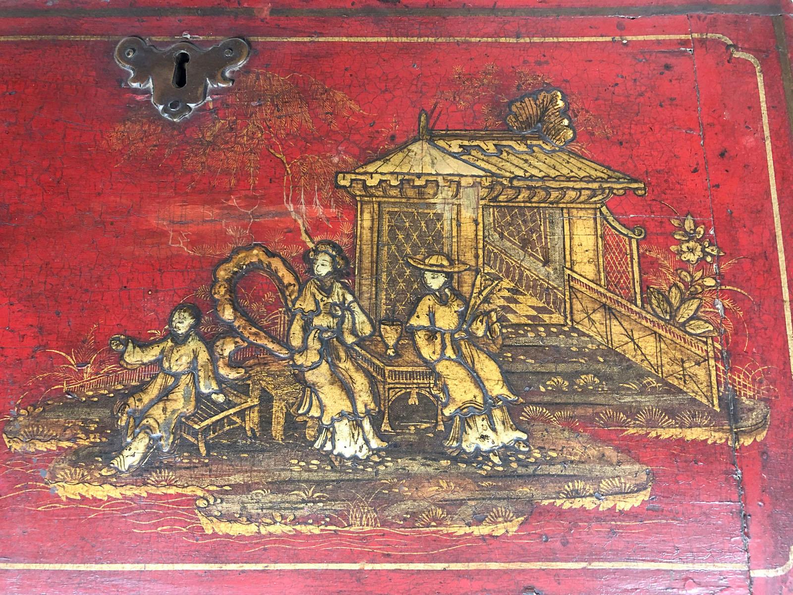 English Queen Anne, Early 18th Century Red Chinoiserie Lacquer Desk / Commode For Sale 7