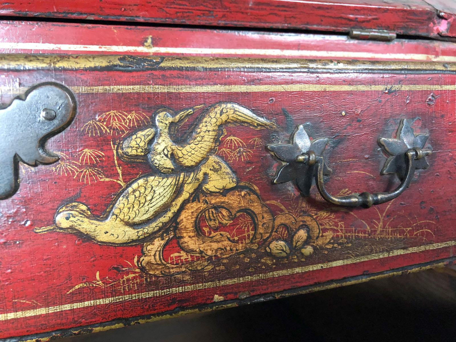 English Queen Anne, Early 18th Century Red Chinoiserie Lacquer Desk / Commode For Sale 8